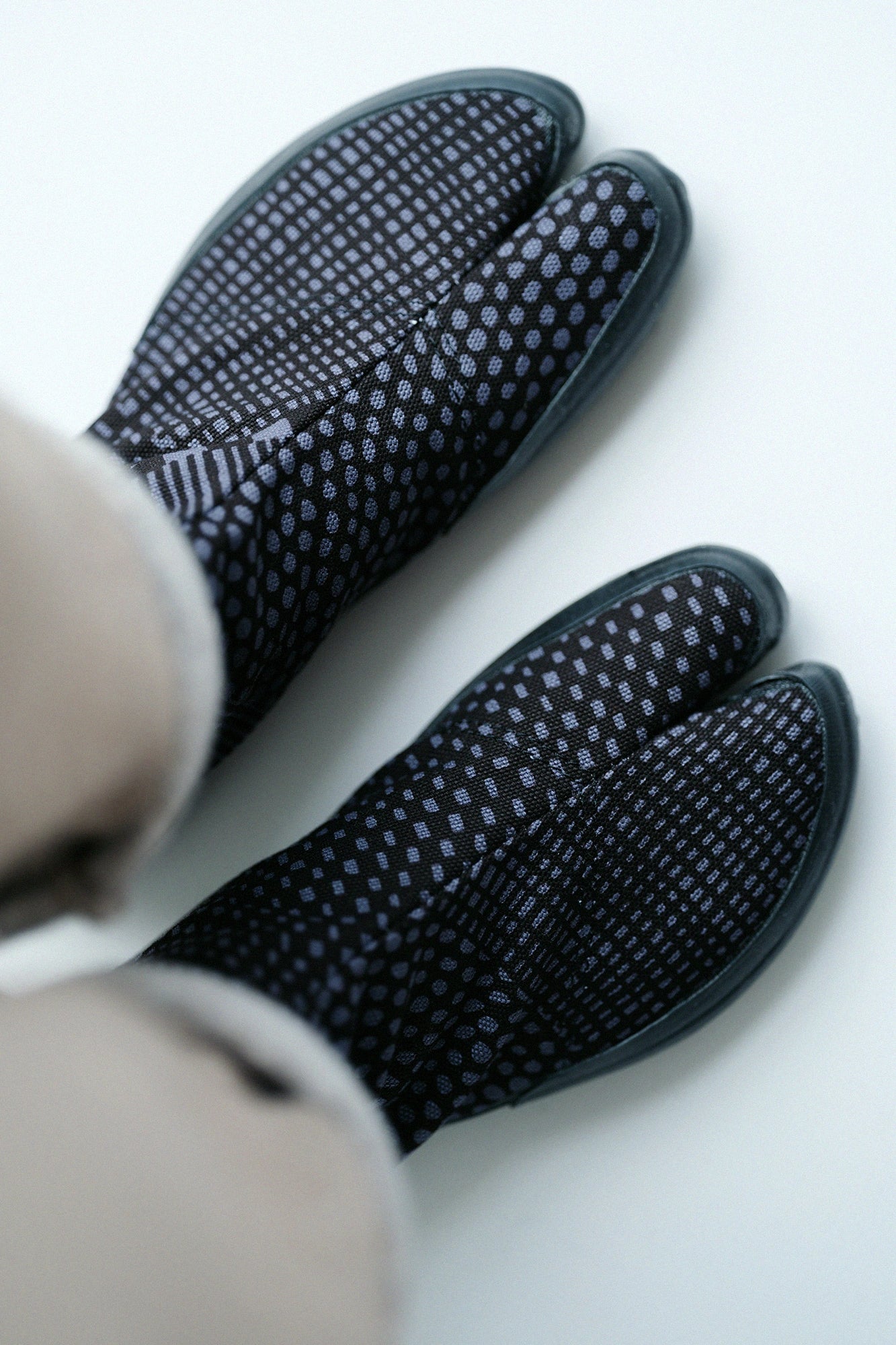 分趾足袋鞋/點線 墨黑色