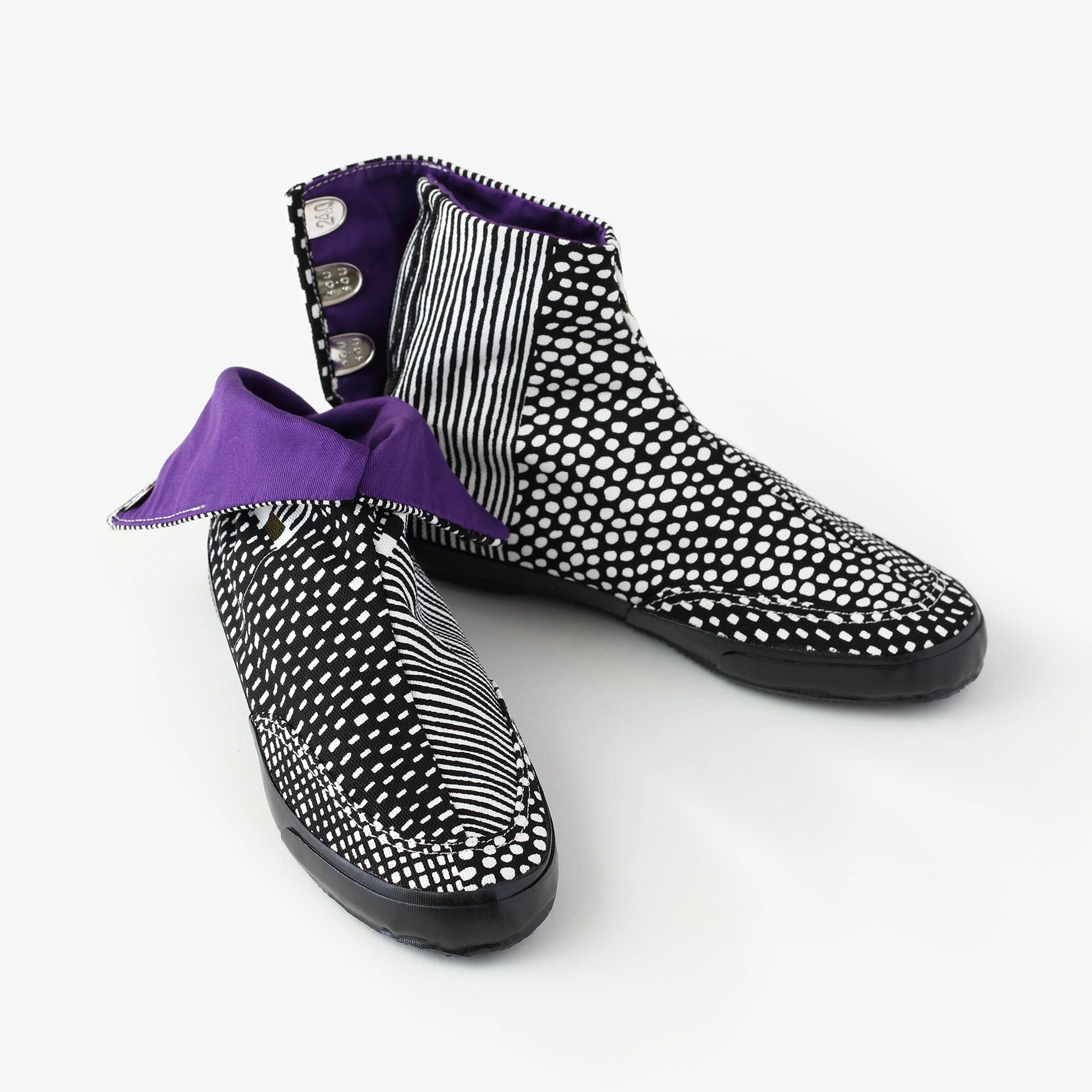 Round Toe Tabi Shoes / Lines and Dots Ink Black