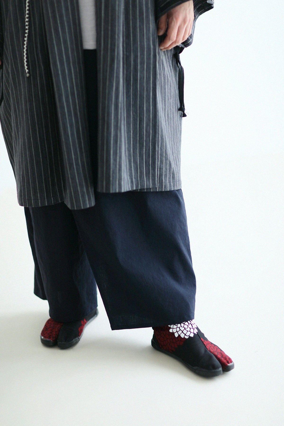 Marugo Split Toe Tabi Shoes / Chrysanthemum in Clouds