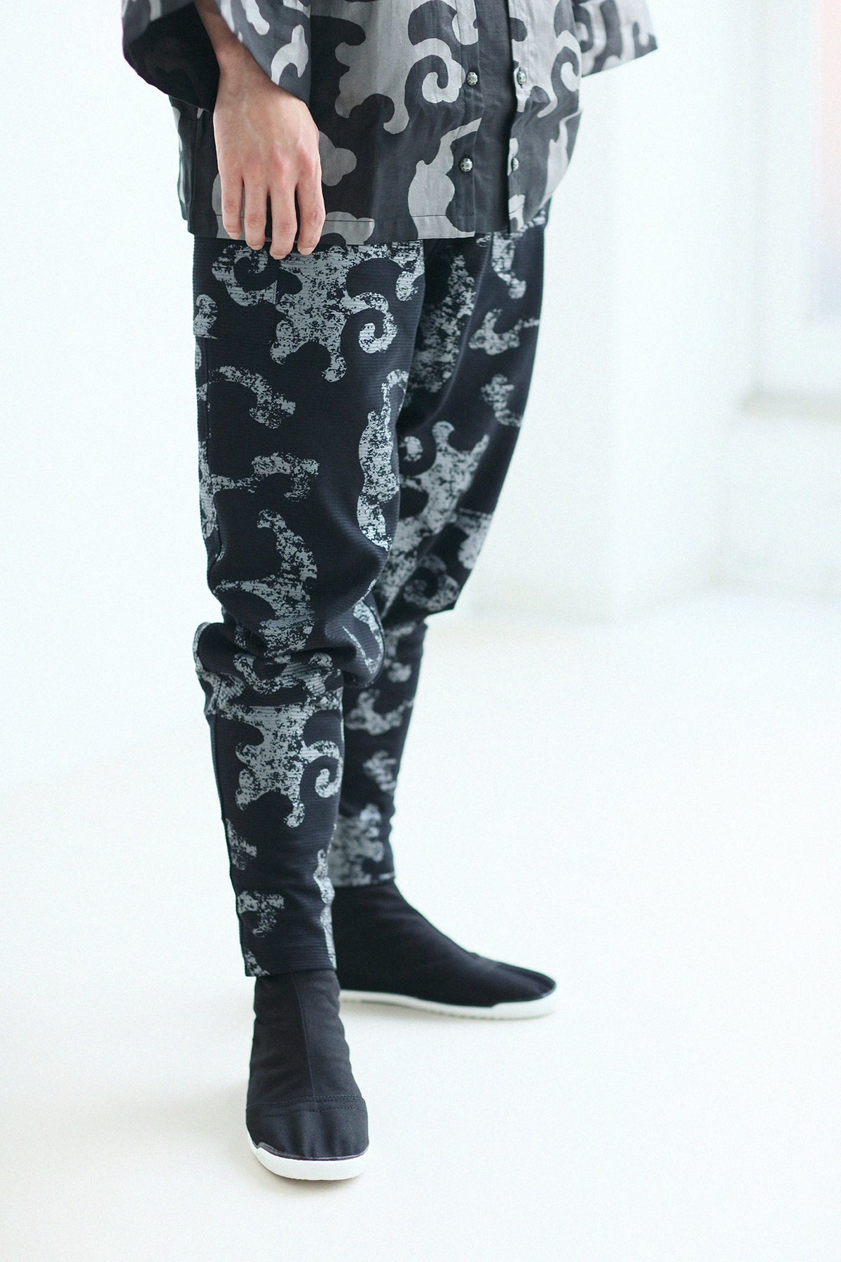 Marugo Round Toe Tabi Shoes / Black