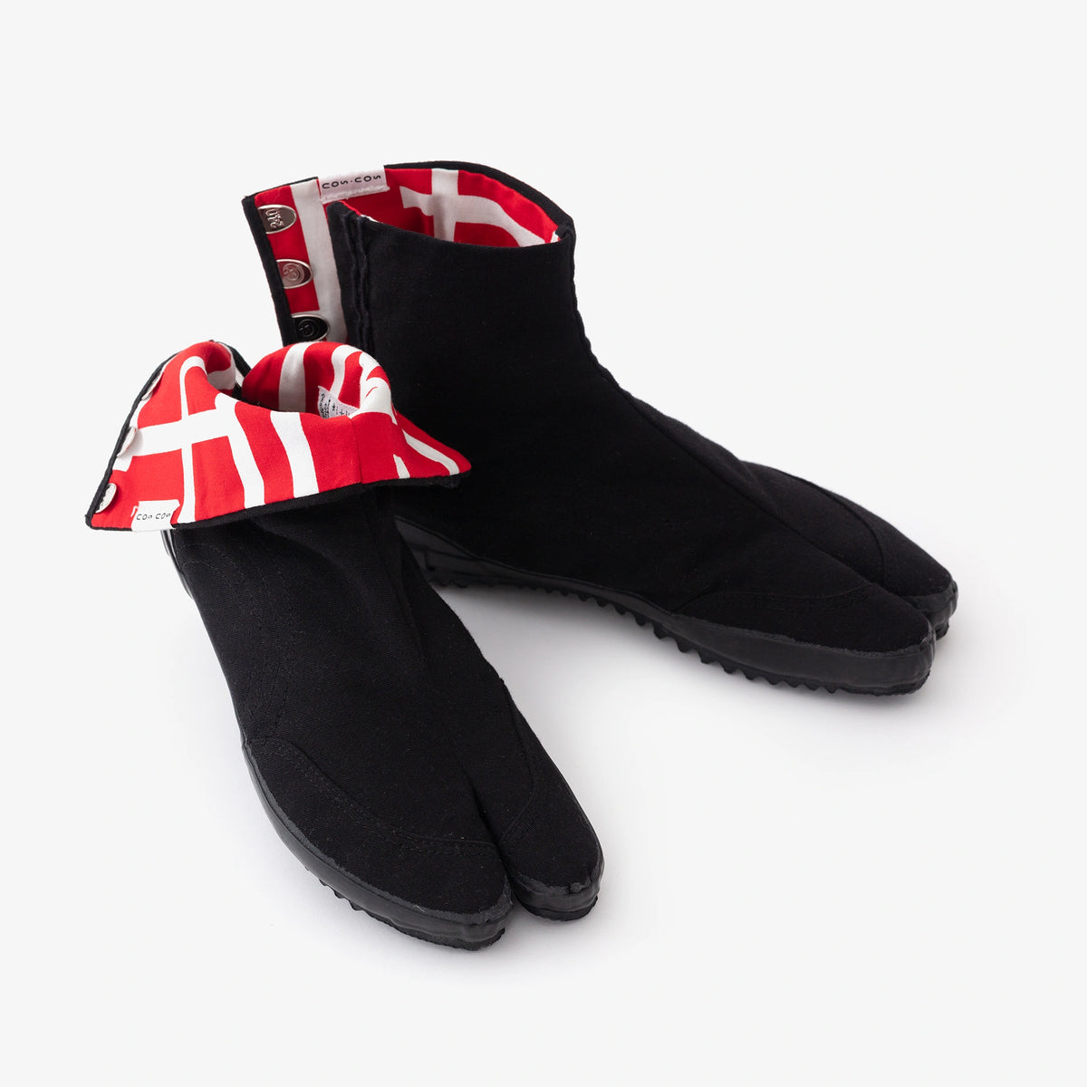 Festival de collage Tabi chaussettes / plume de bois couleur x bain