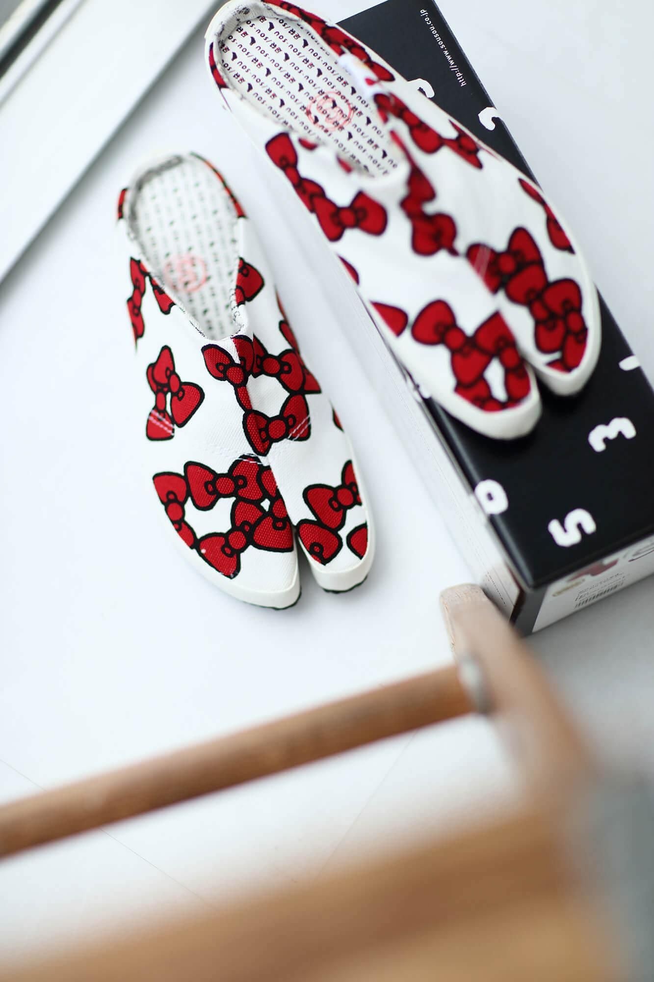 Tabi Socks/Hello Kitty ×를 붙여 넣습니다SOU・SOU