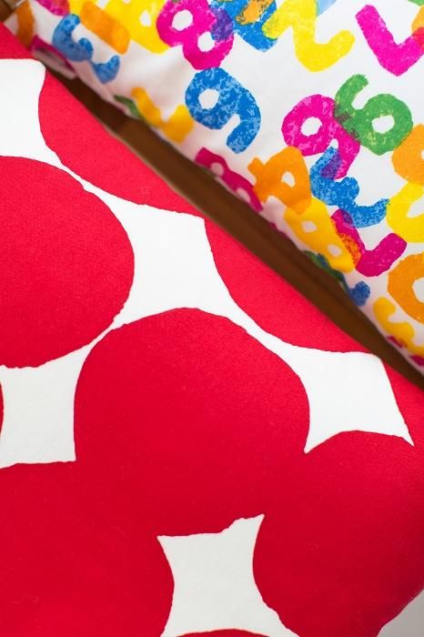 平織り21番手 クッション(座布団)カバー/おはじき大 乳白(にゅうはく)×深緋(こきひ)【※お届けに約3週間】