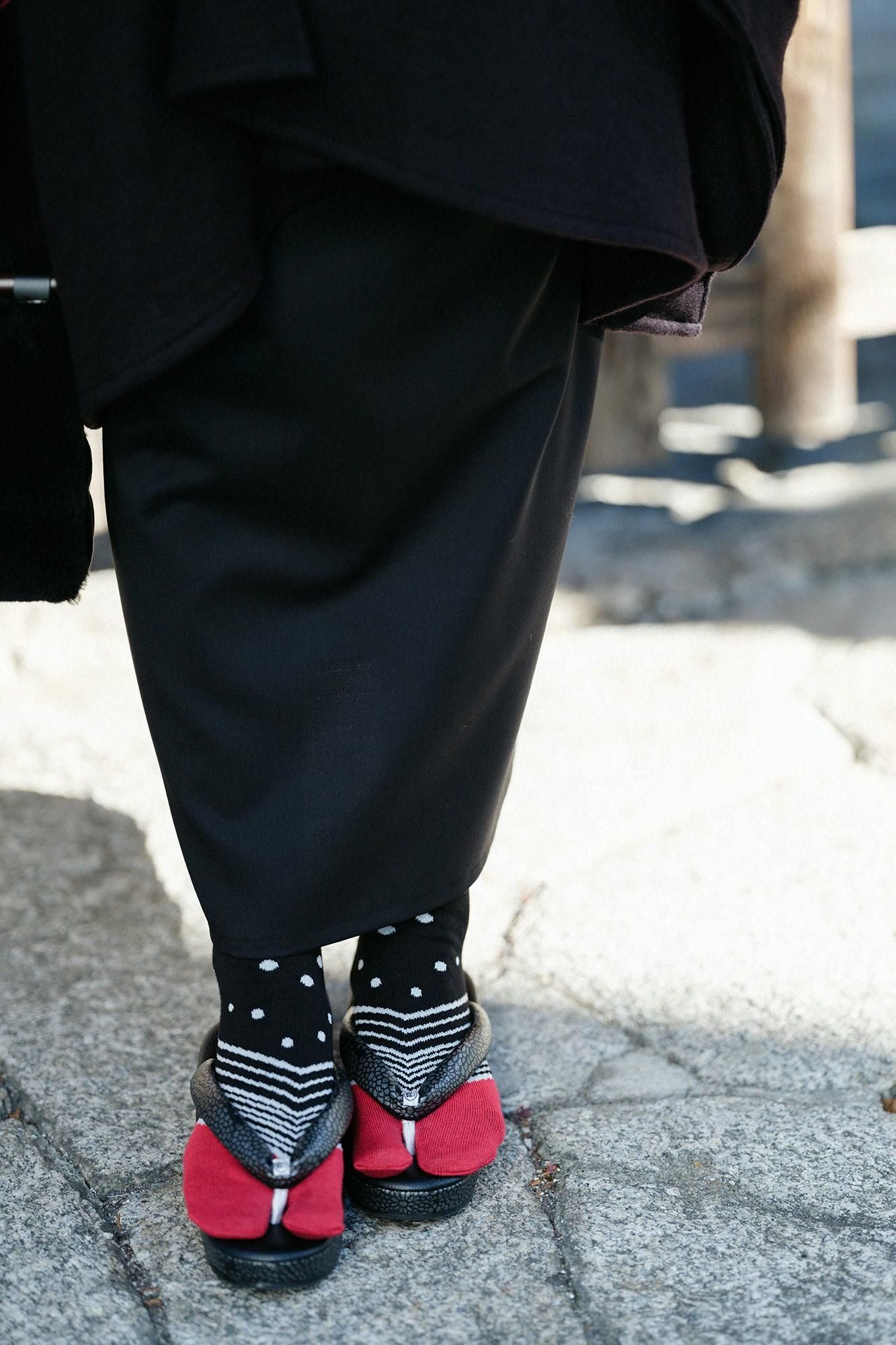 分趾襪(普通長度)/傾 黑色×深紅色 【男・女性用】