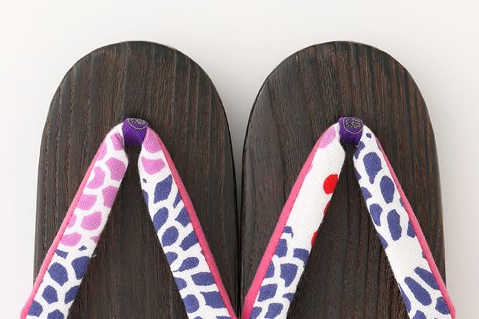 ● Mikamo Geta For Kids Ukon / Chrysanthemum Burst White