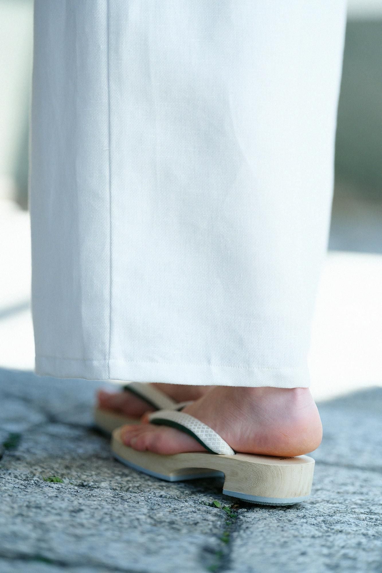 Mikamo Geta / Ukon Ecru