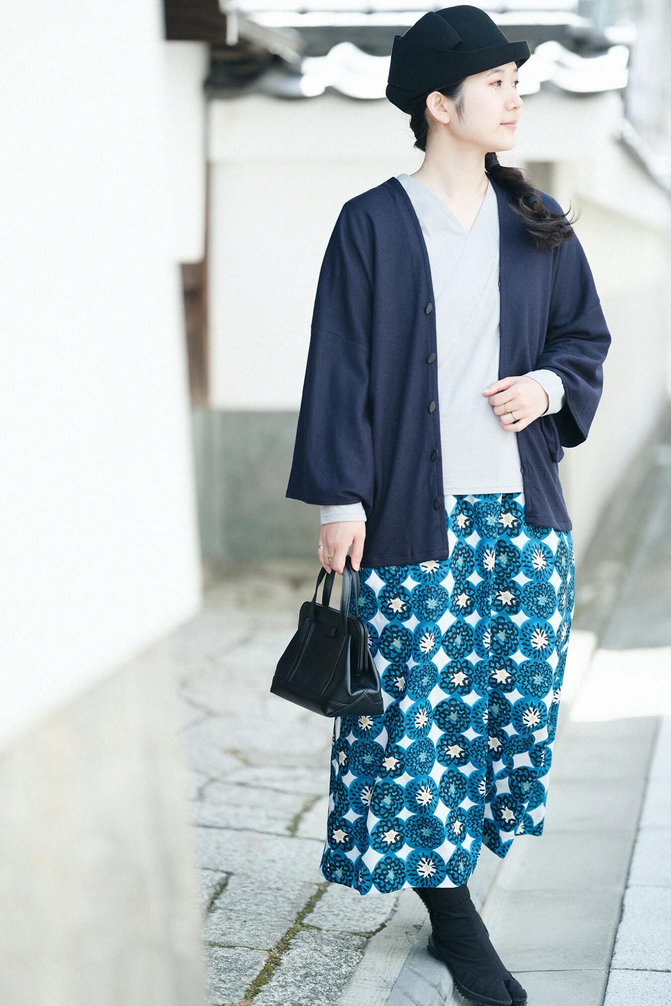 V-neck Shirt Long Sleeve / Light Ink Grey