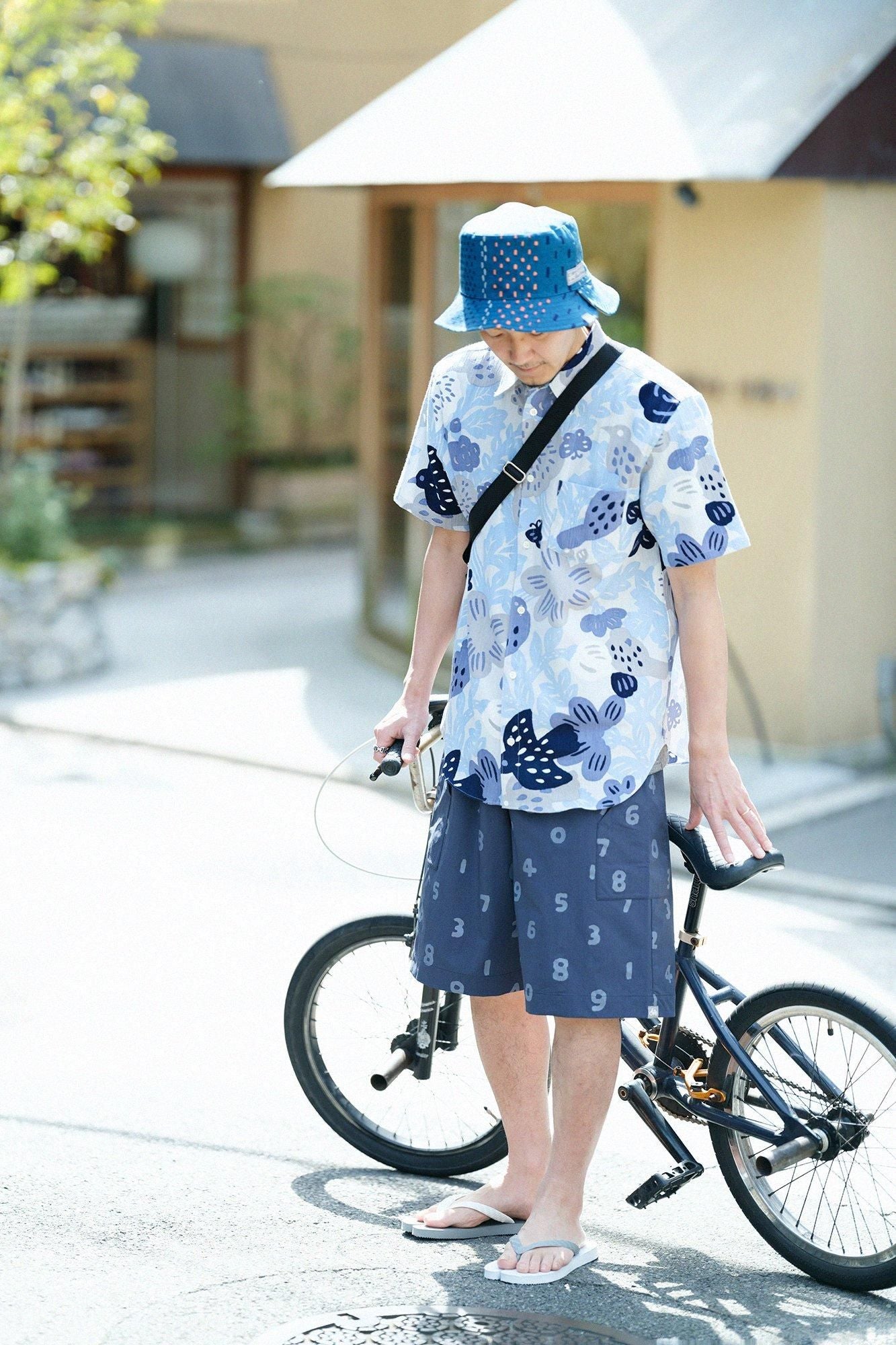 千日足袋人字拖/白色×深灰色