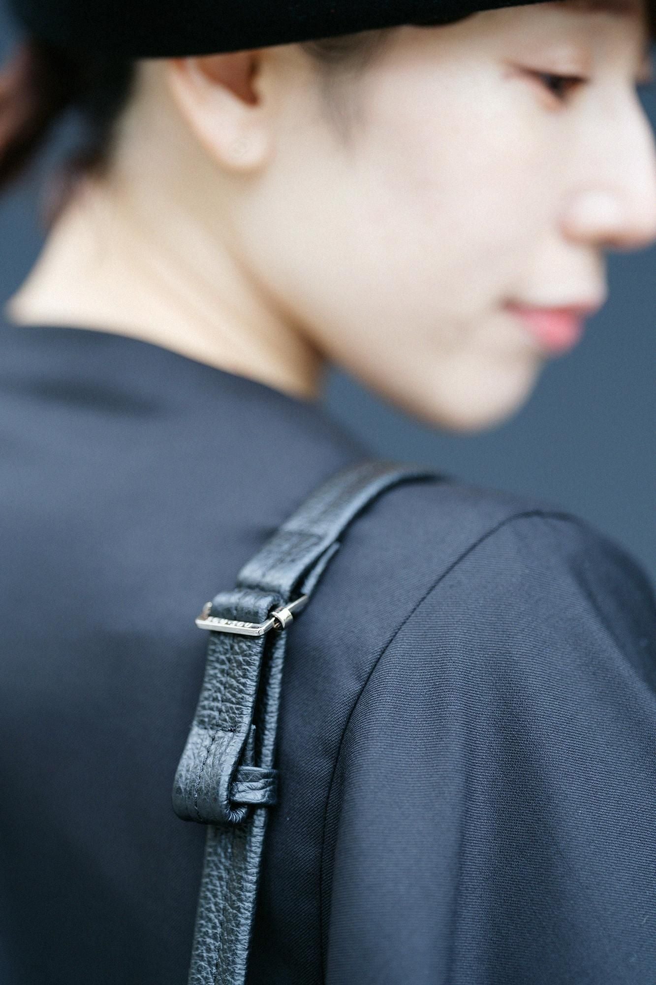 革穏(かわおだやか) 小(しょう) しぼ/濡羽色(ぬればいろ)