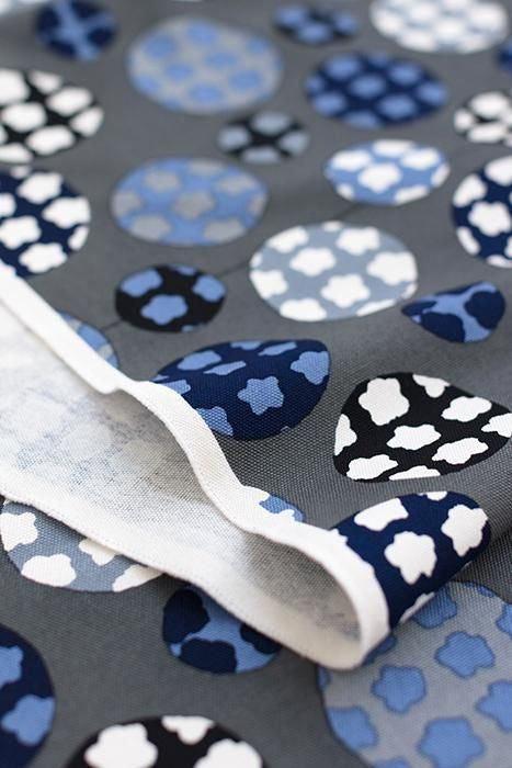 Textilien werden nach Gewicht verkauft (Leinwand Nr. 8)/etwas <50 cm>