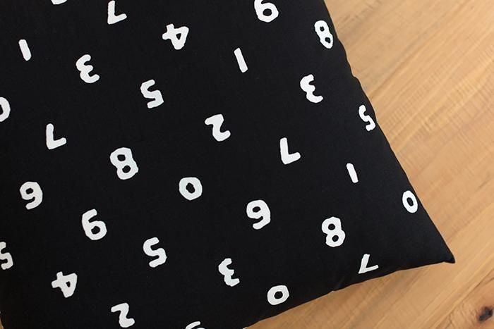 平織り21番手 クッション(座布団)カバー/SO-SU-U 濡羽色(ぬればいろ)【※お届けに約3週間】