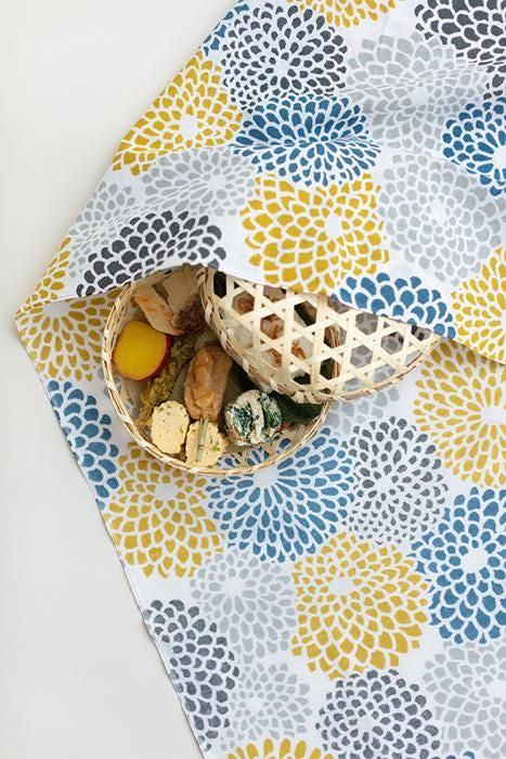 Ise Momen Textil-Tenugui/Chrysanthemen gefülltes Dongfeng (Kochi)