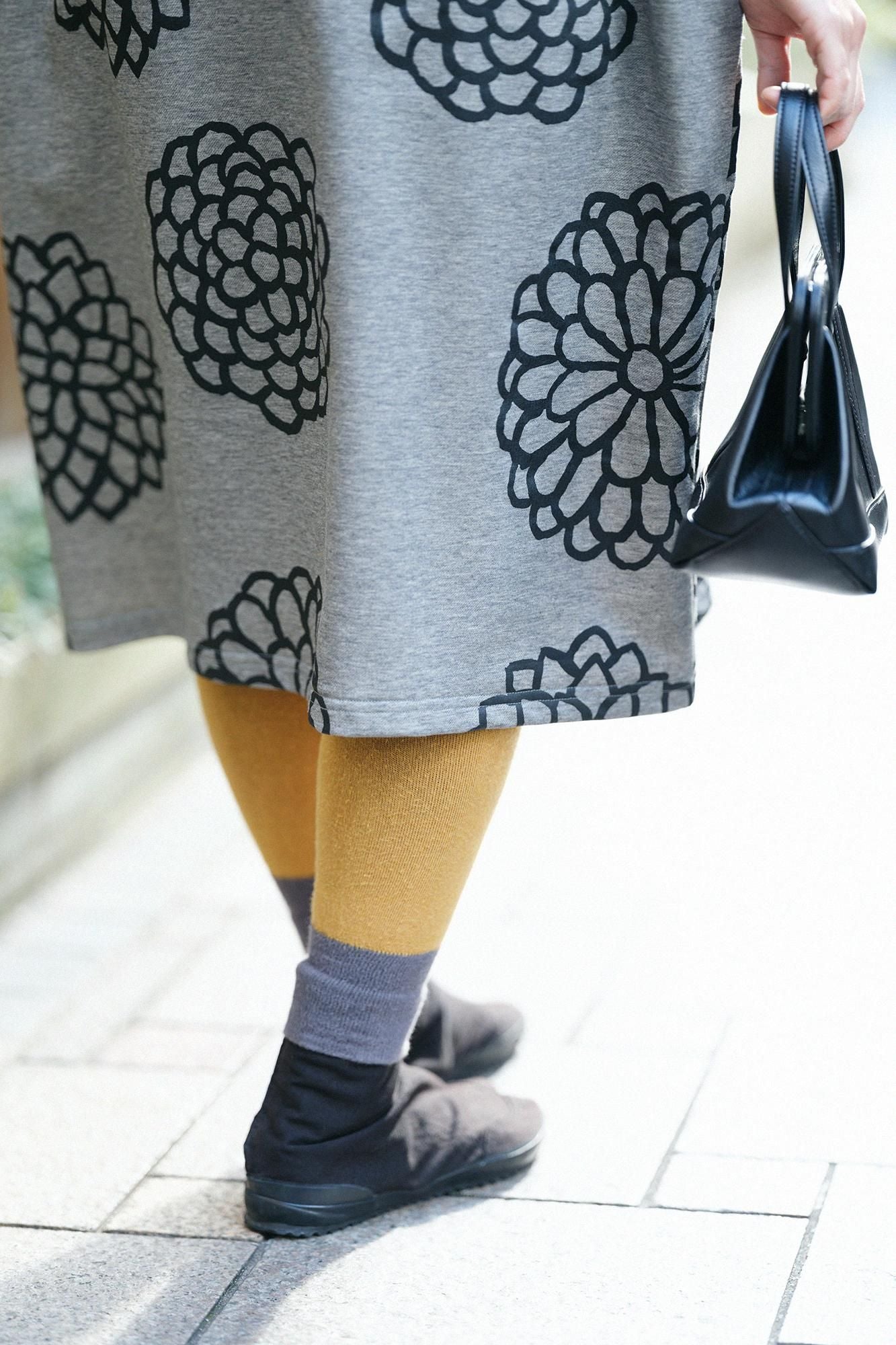 彩三寸(いろさんずん)/山吹茶(やまぶきちゃ)×鉛色(なまりいろ)