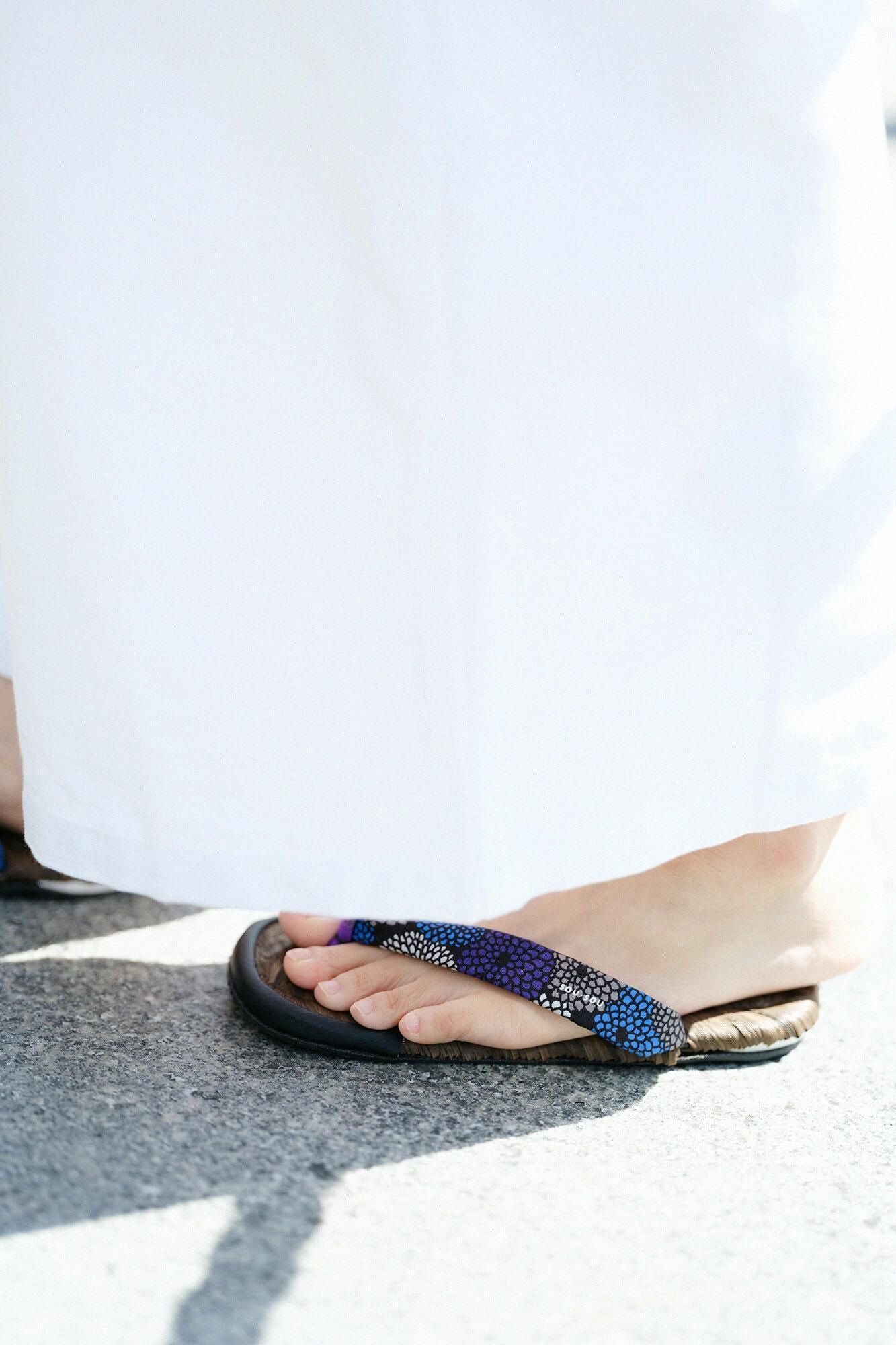 草履あさぶら 烏表/菊づくし 夜来(よごろ)