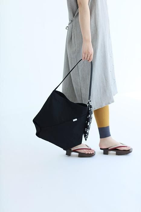 附飾帶 穩 帆布側揹包/黑色 SO-SU-U十數 昆