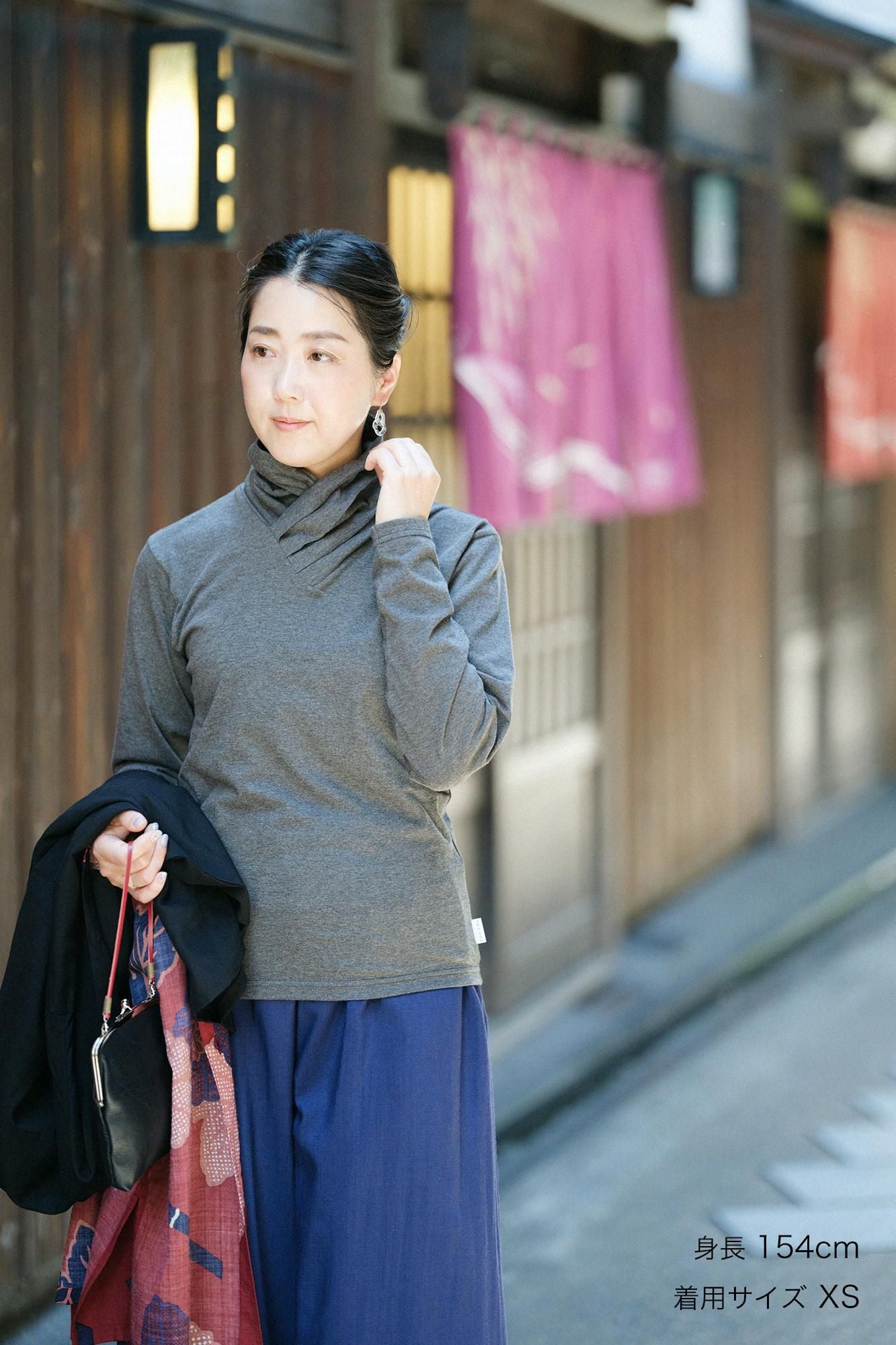 高領上衣/灰墨色