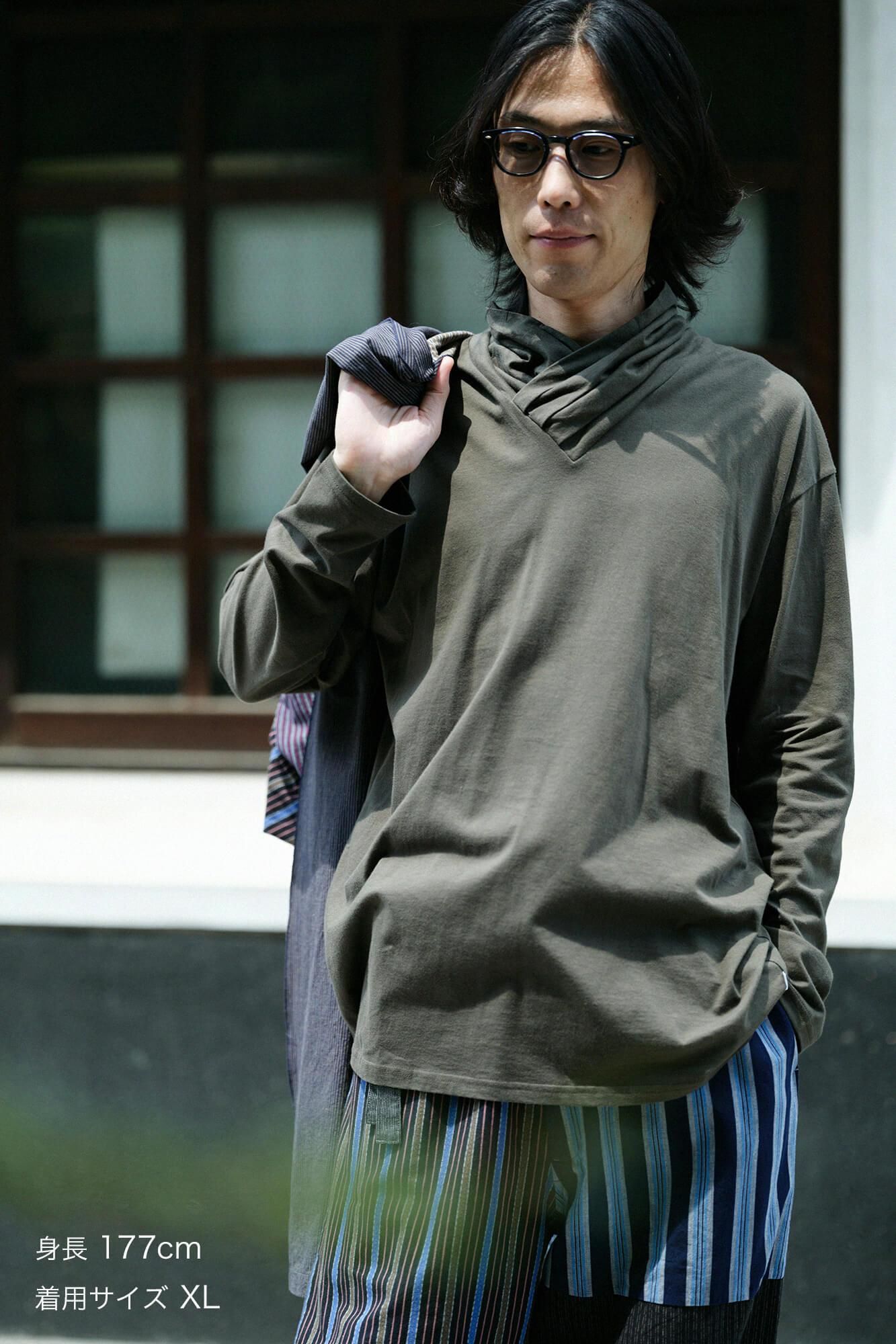 高領上衣/暗綠褐色