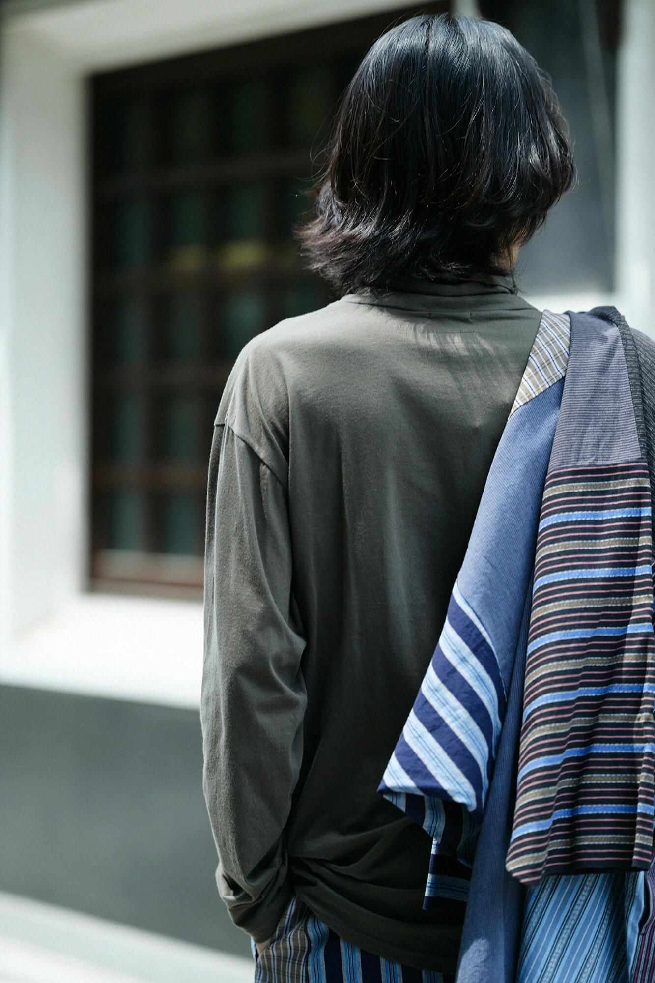 高領上衣/暗綠褐色