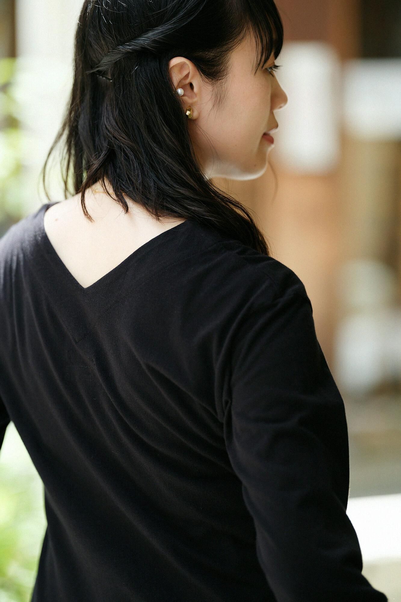 雙色袖V領上衣30號單線/jiban/黑色×鉛色