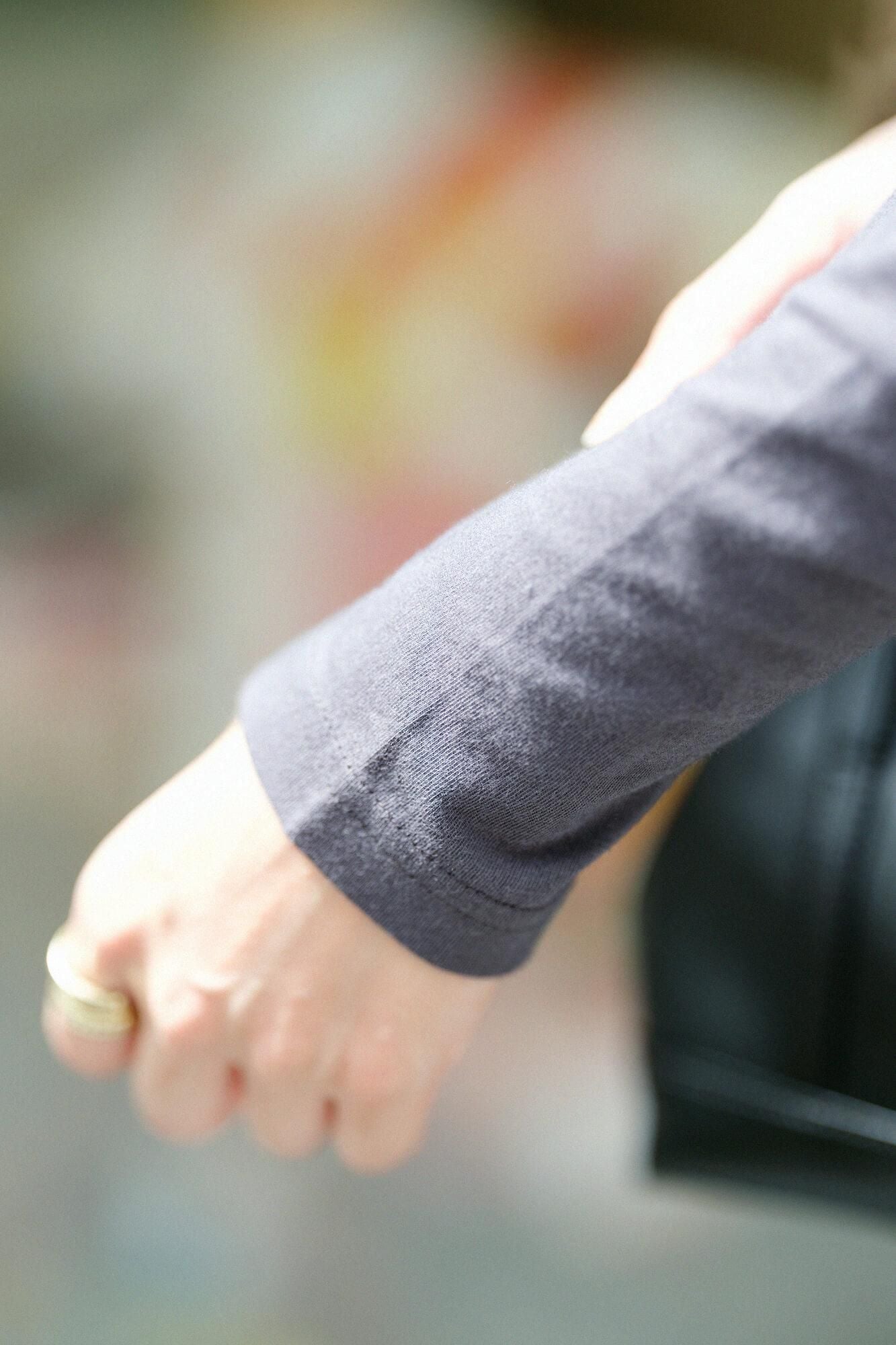 雙色袖V領上衣30號單線/jiban/黑色×鉛色