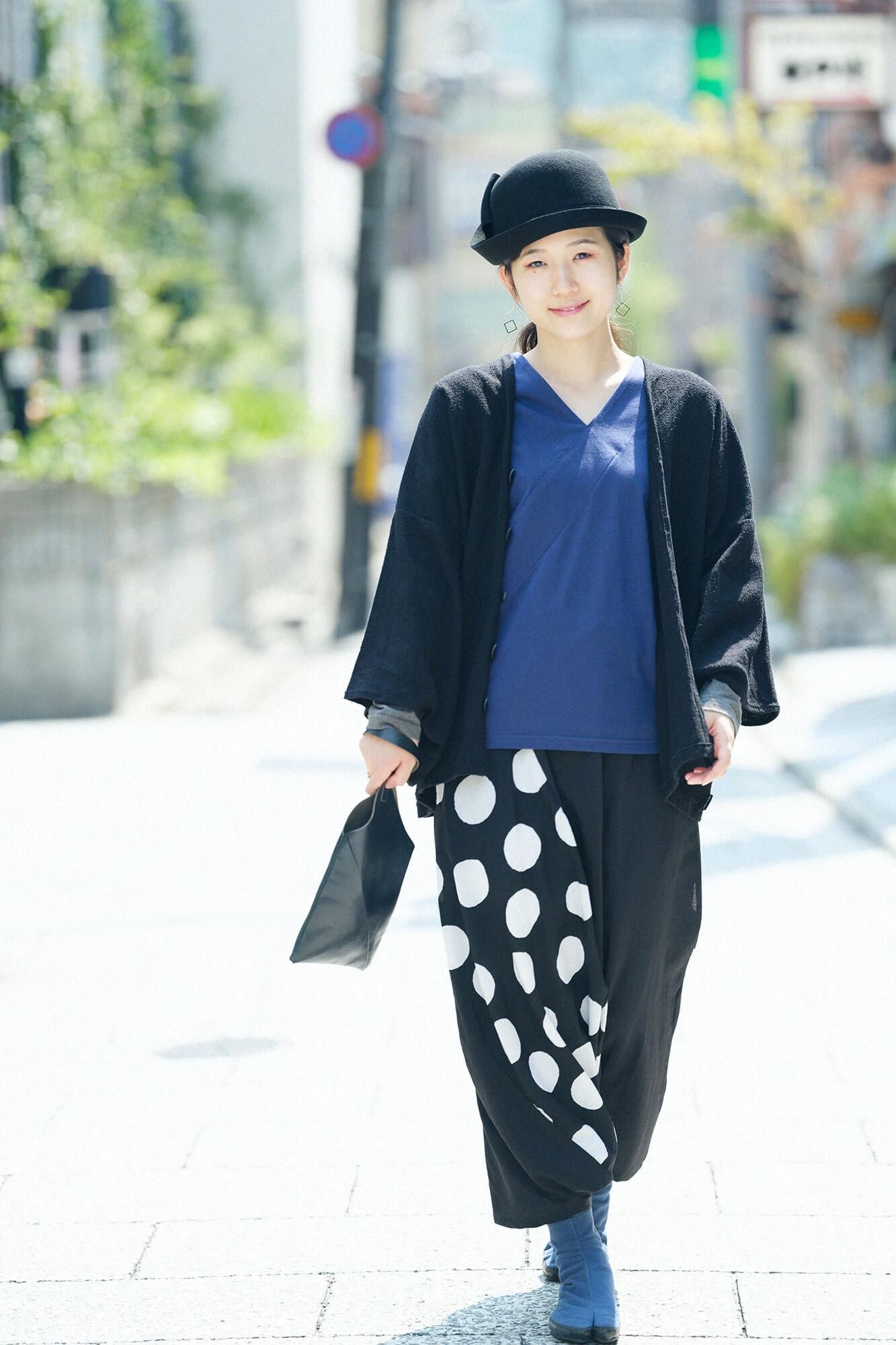 拉出领,不同袖子,30 件单件/深蓝色 x 麻色墨水