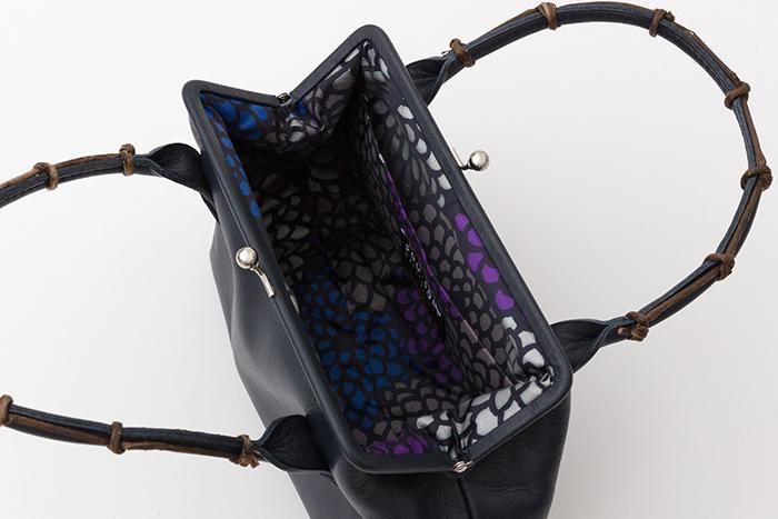 SOU・SOU×Y'SACCS Wisteria Vine Clasp Bag
/ Dark Blue×Chrysanthemum