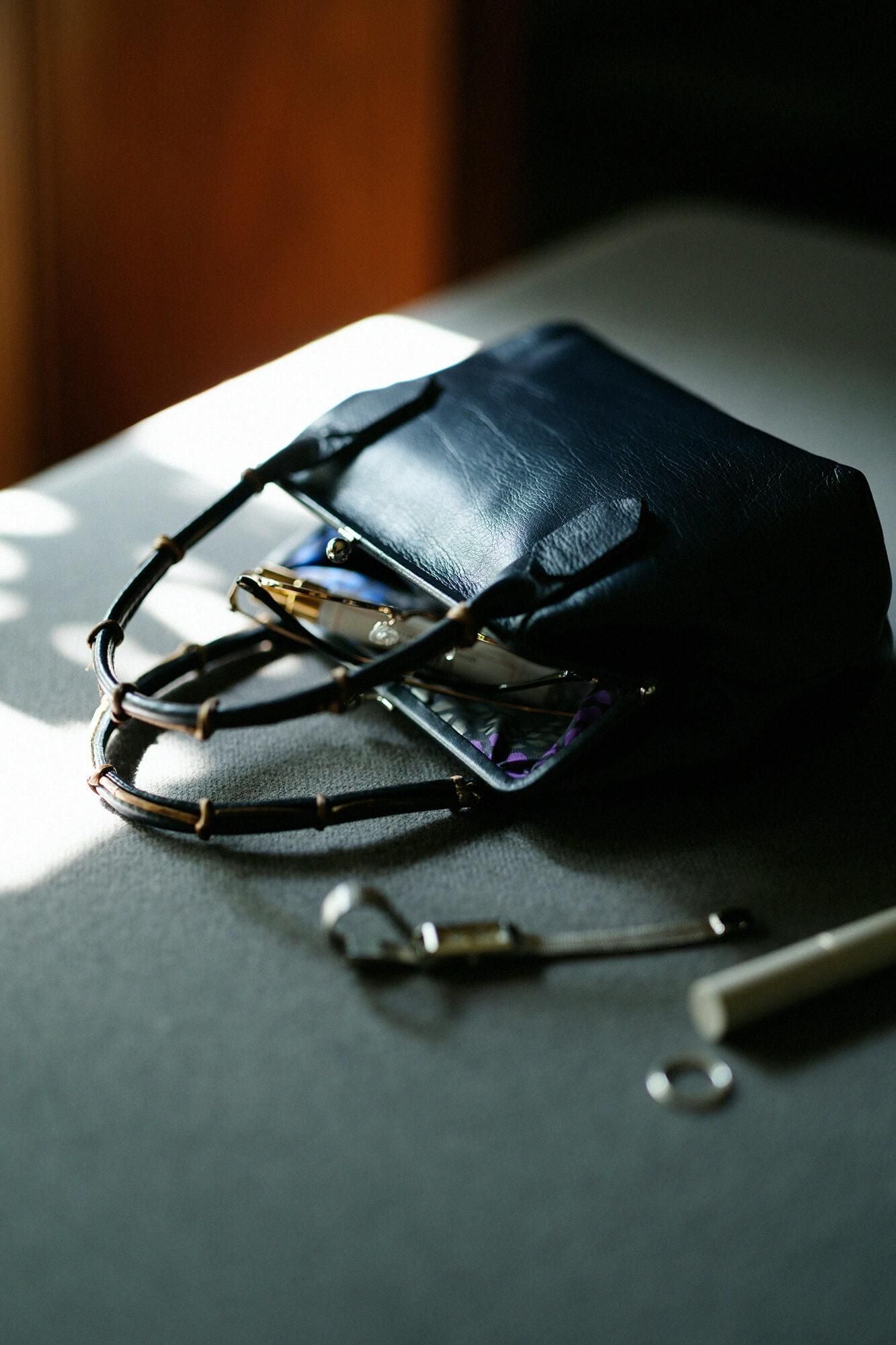SOU・SOU×Y'SACCS Wisteria Vine Clasp Bag
/ Dark Blue×Chrysanthemum