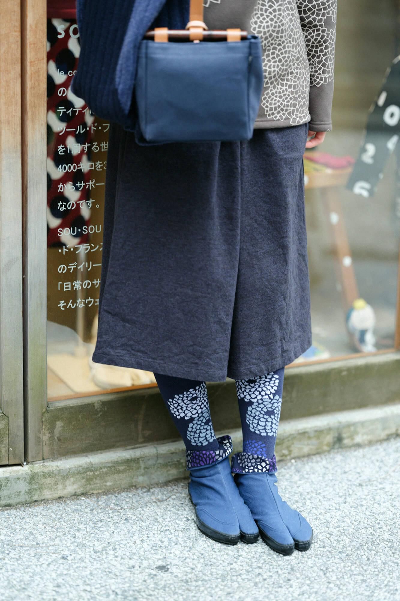 Tabi Tights/Chrysanthemum Navy Blue