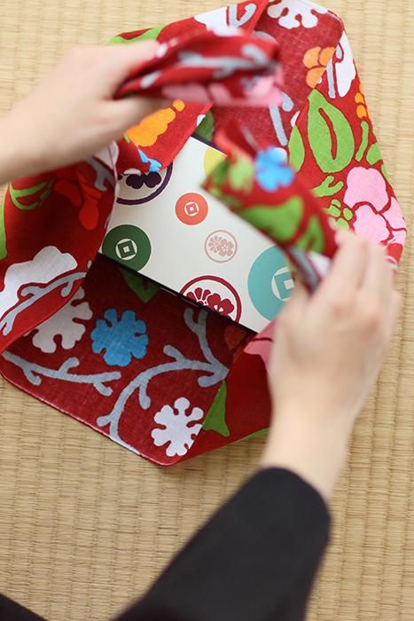 Ise Momen Textil-Tenugui/Yukimochiyanagi und Kamelie (Yukimochiyanagi und Kamelie)