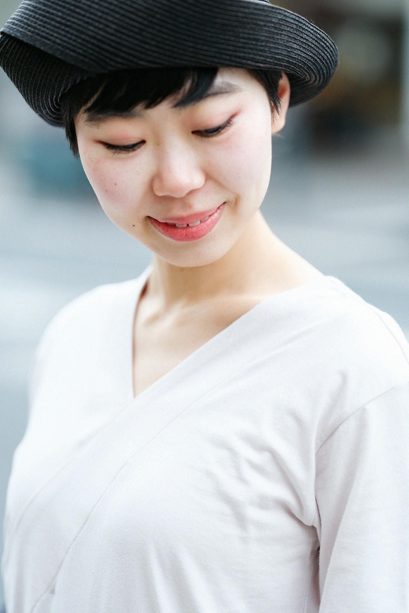 Three-quarter Sleeve V-neck Shirt / Sakura Grey