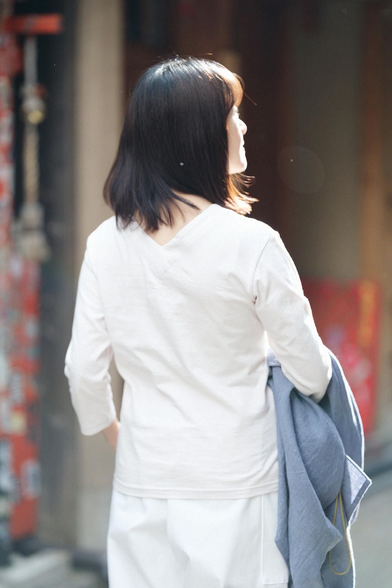 Three-quarter Sleeve V-neck Shirt / Sakura Grey