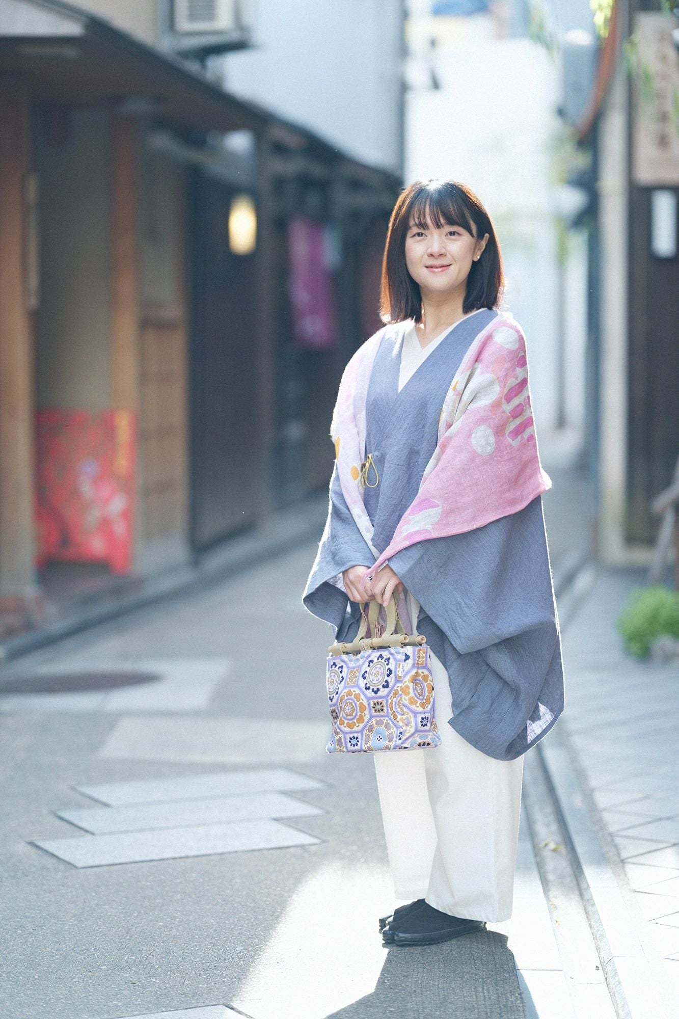 Three-quarter Sleeve V-neck Shirt / Sakura Grey