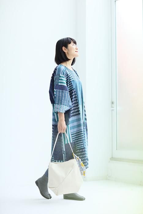 Odayaka Canvas Shoulder Bag with Ornament / Ecru×Yu