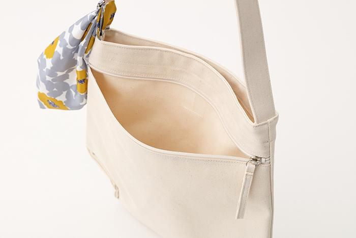 Odayaka Canvas Shoulder Bag with Ornament / Ecru×Yu