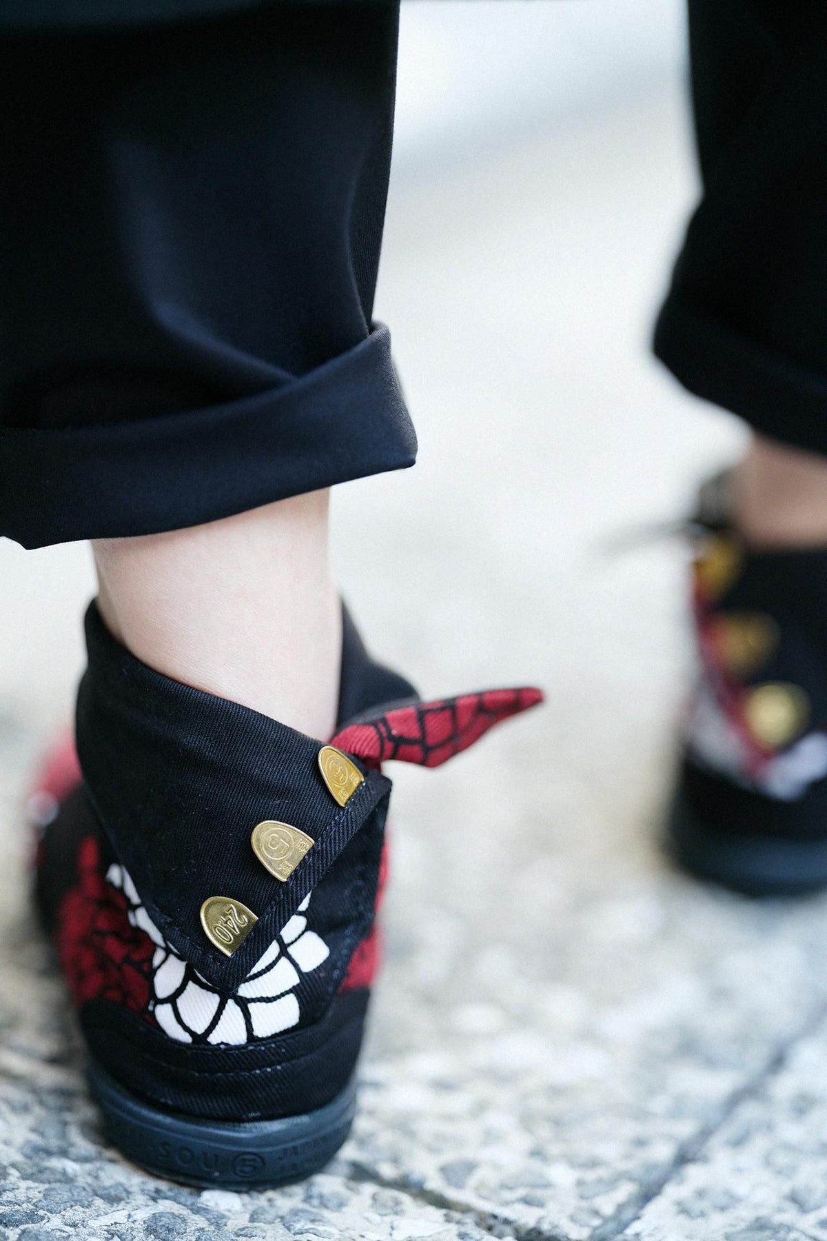 Marugo Round Toe Tabi Shoes Chrysanthemum in Clouds
