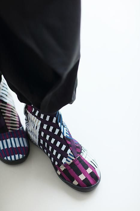 Marugo Round Toe Tabi Shoes / Skyscraper