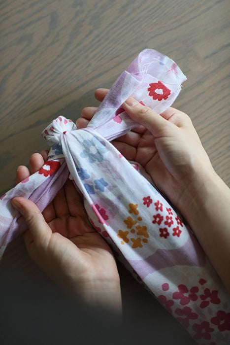 ISE Cotton Textile Tenugui / Chrysanthemum Pattern, Pink (Kikuhanamon, Momoiro)