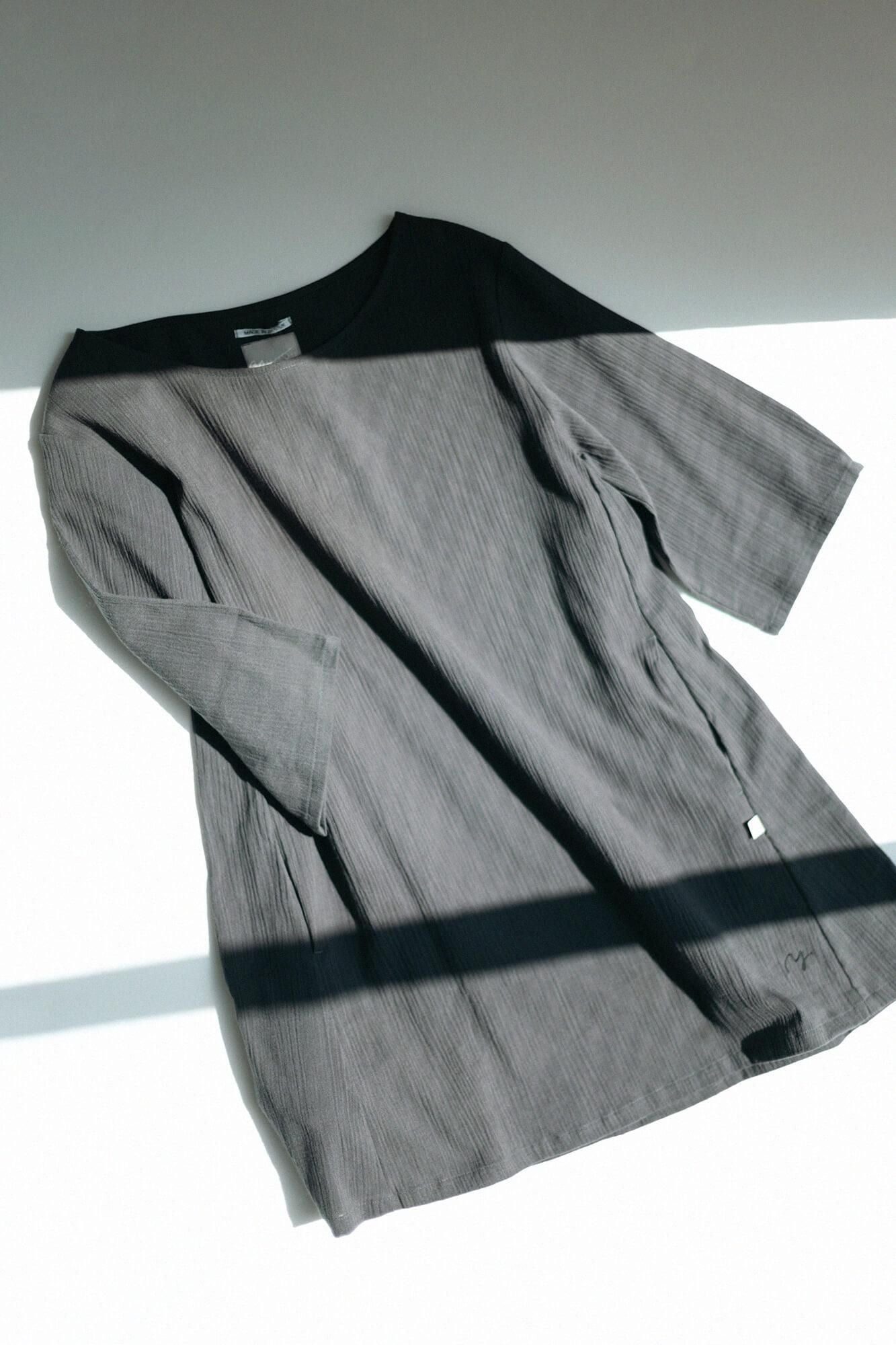 Chizimi Cotton 20/20 Elbow Length Sleeve Tunic / Dark Lead Color