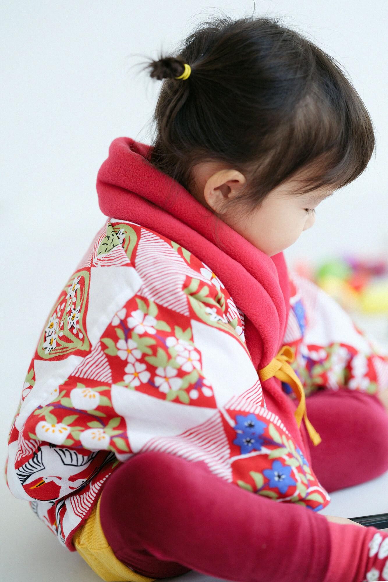 ●플리스 어린이 모지리 소데/빨간색×이와이비시츠나기