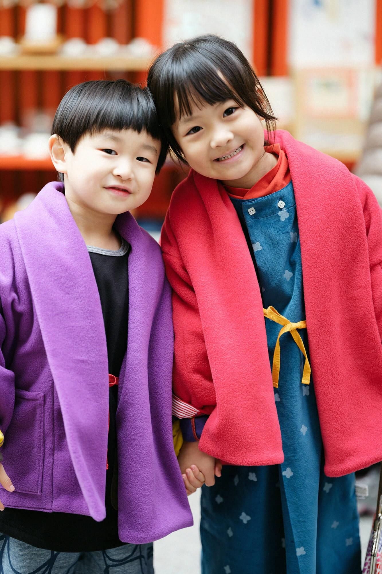 ●플리스 어린이 모지리 소데/빨간색×이와이비시츠나기