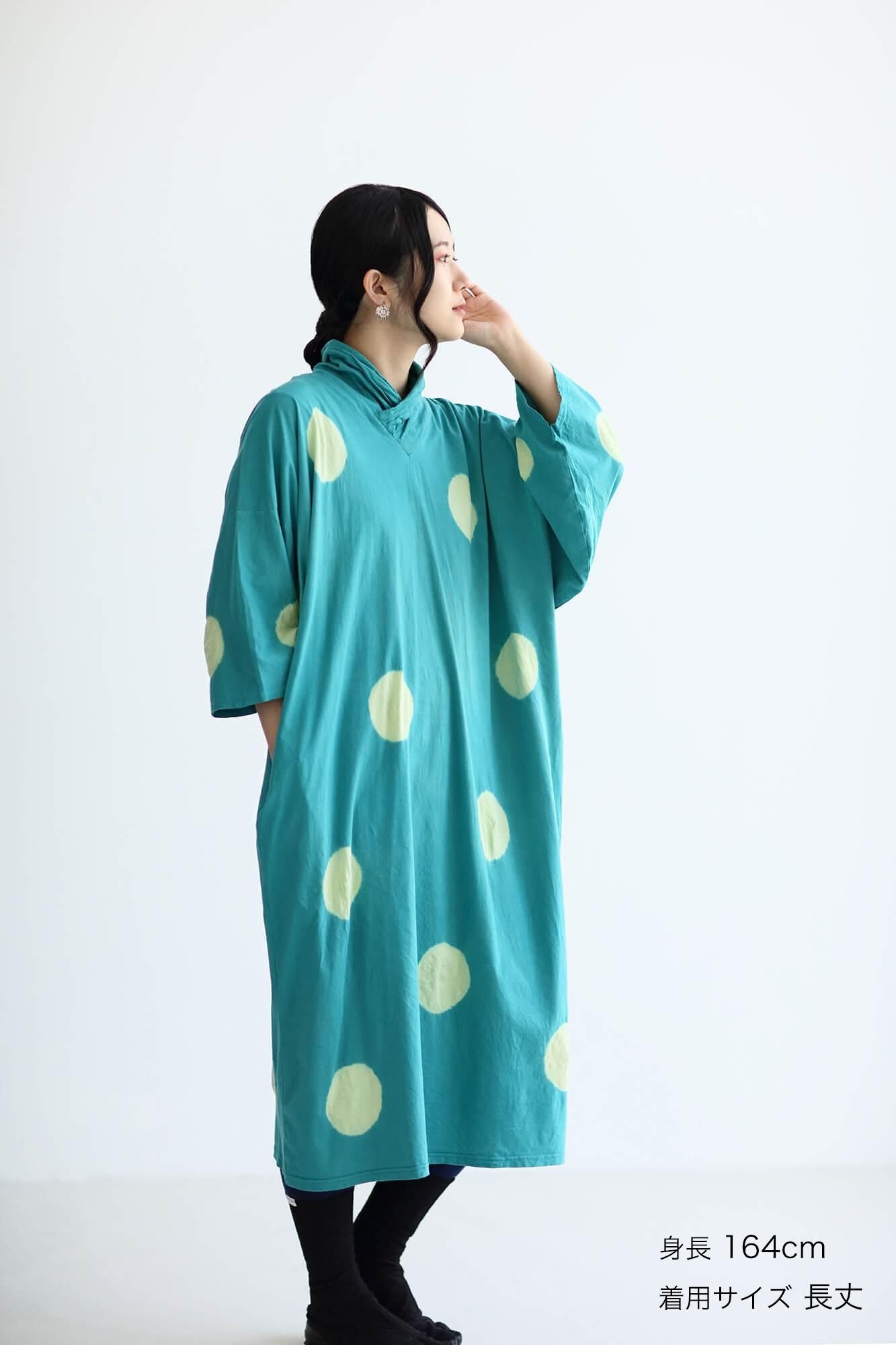 Tabata Tie-dye Turtle Neck Naginata Rectangular Dress / Polka Dots Emerald Green × Yellowish Green