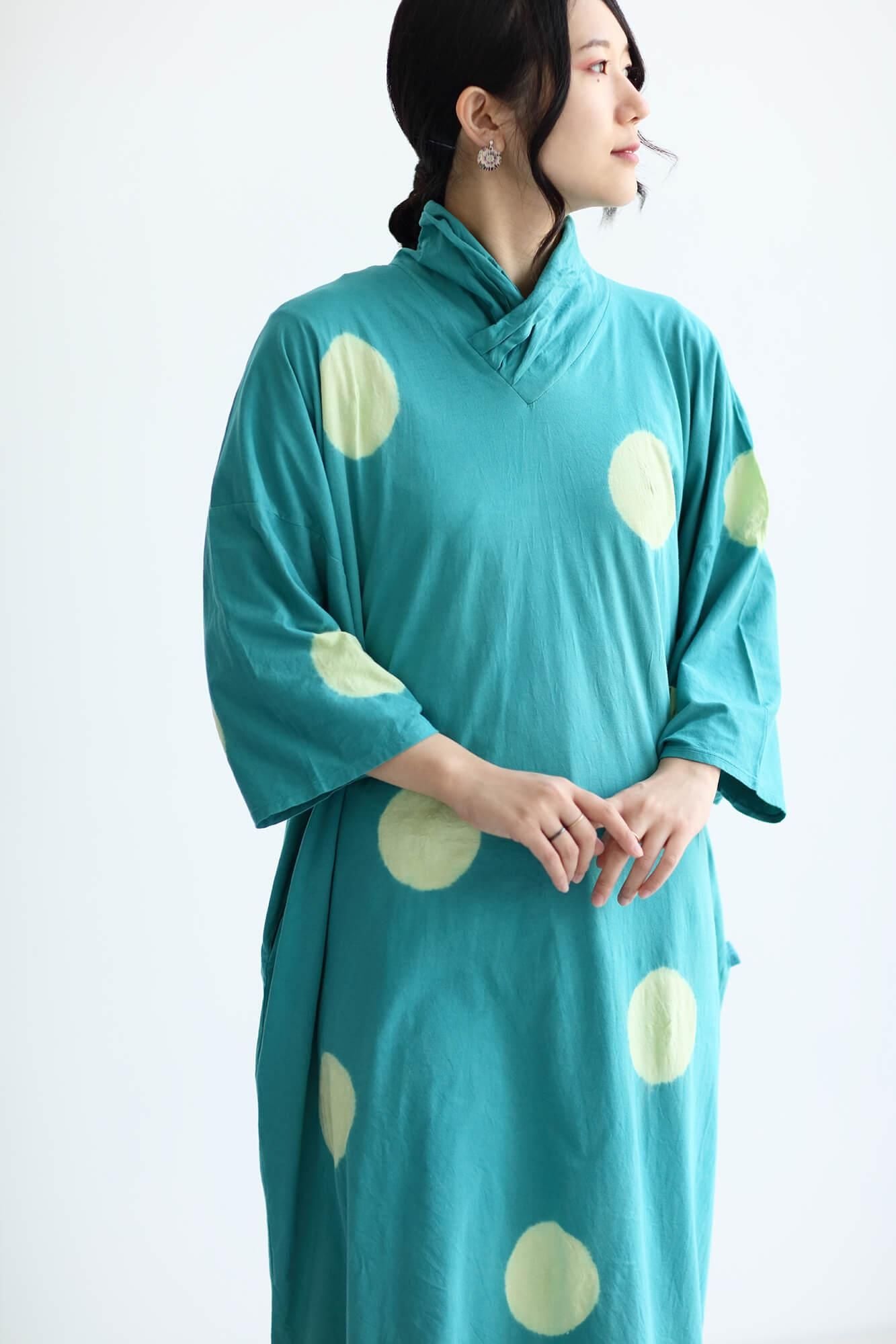 Tabata Tie-dye Turtle Neck Naginata Rectangular Dress / Polka Dots Emerald Green × Yellowish Green