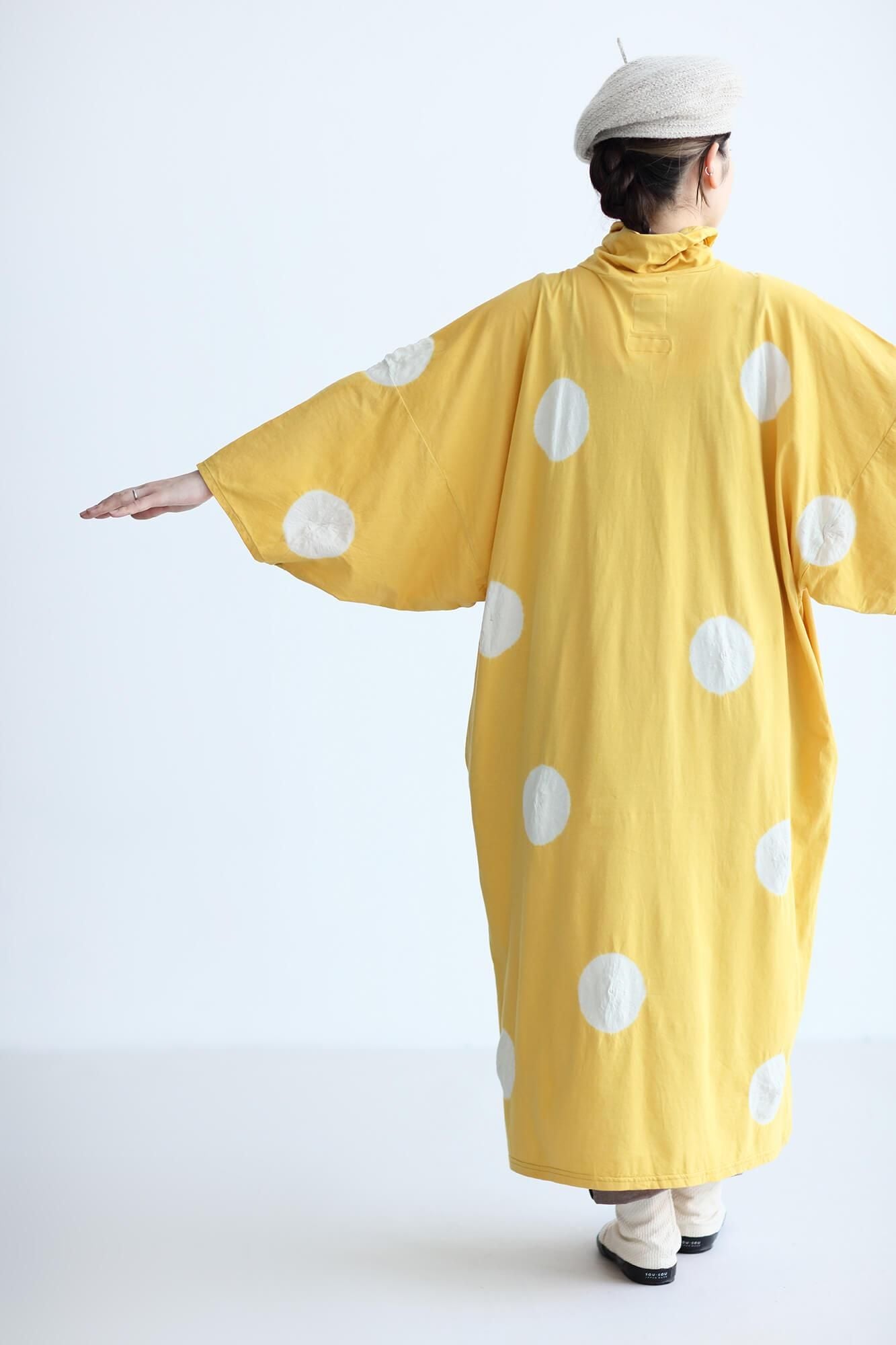 田端紮染 高領圓弧袖長方形洋裝/大圓點 淡黃色×乳白色