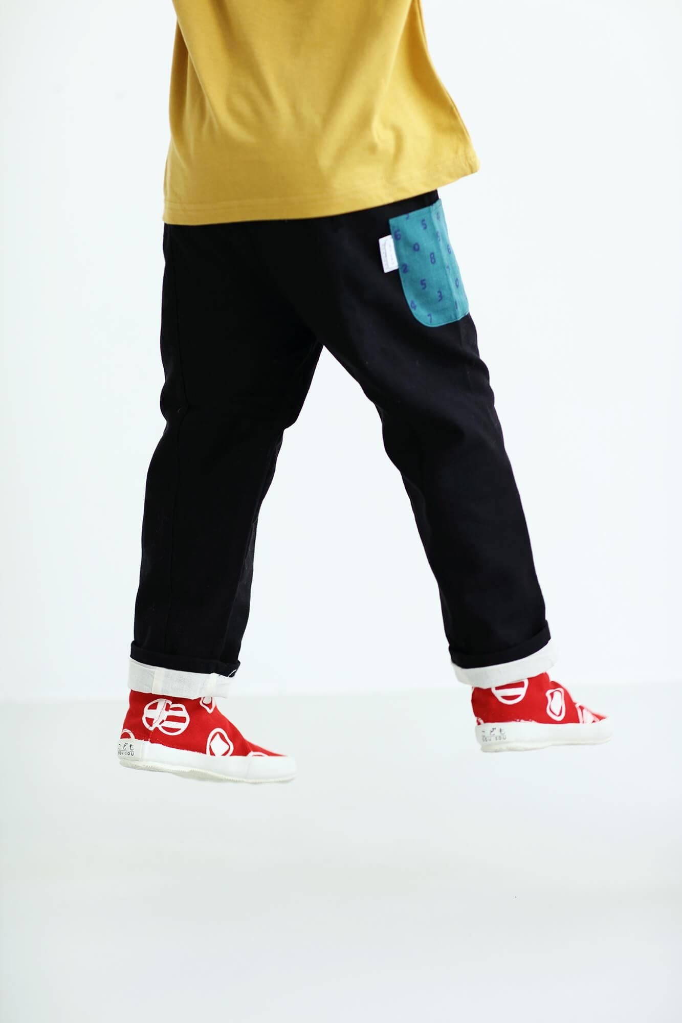 ● chaussettes Tabi pour enfants / kamon aka x tsukumo