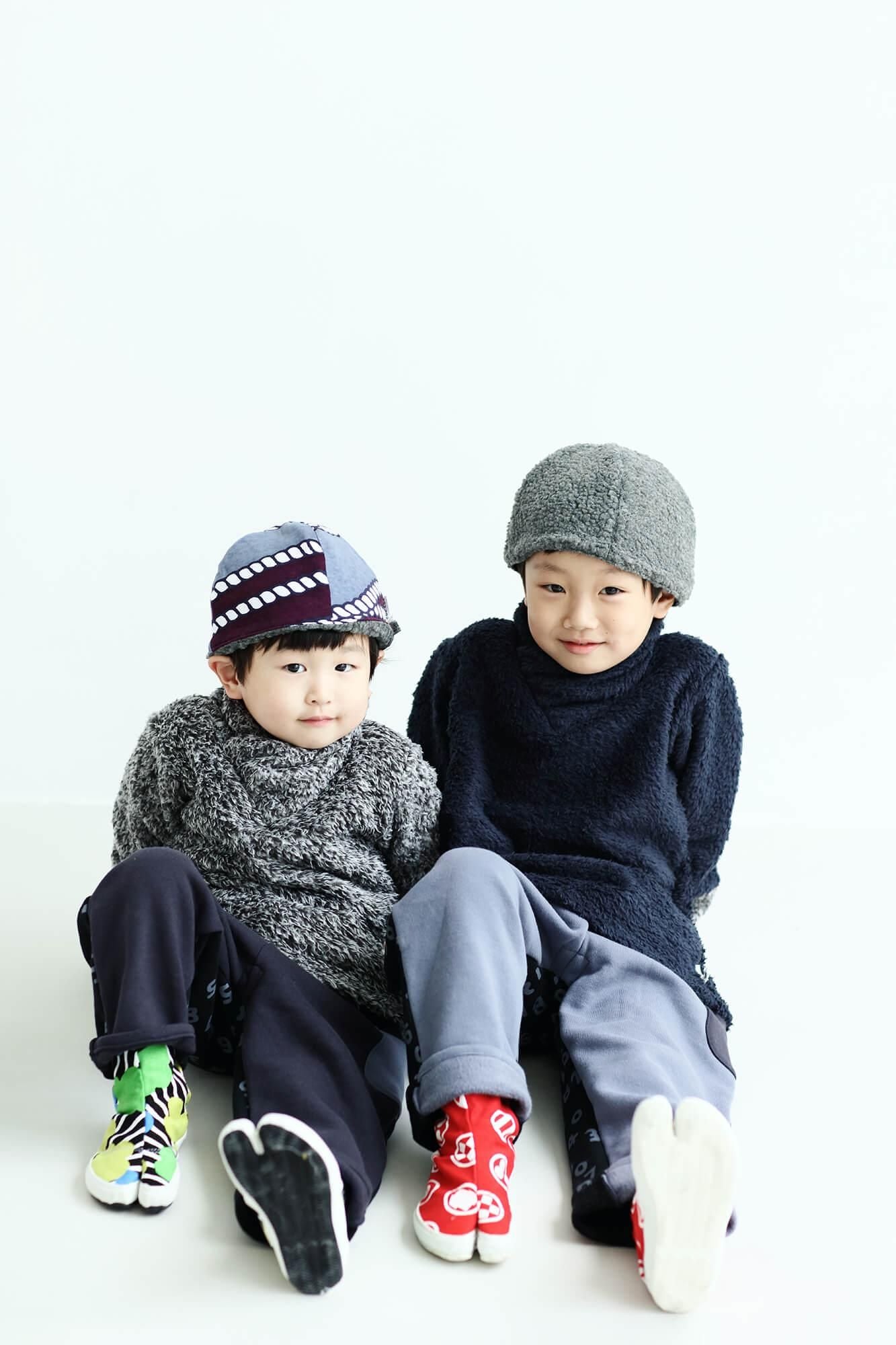 ● chaussettes Tabi pour enfants / kamon aka x tsukumo