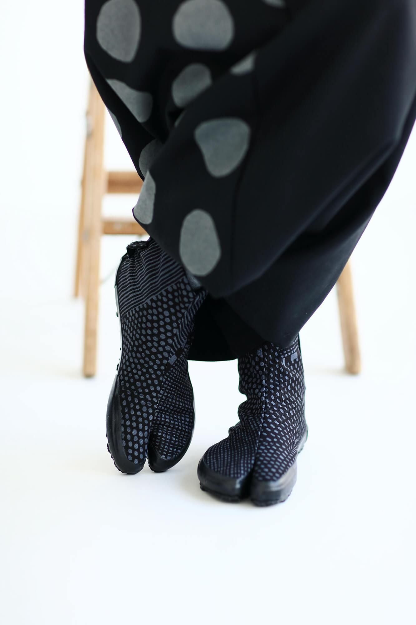 分趾足袋鞋/點線 墨黑色