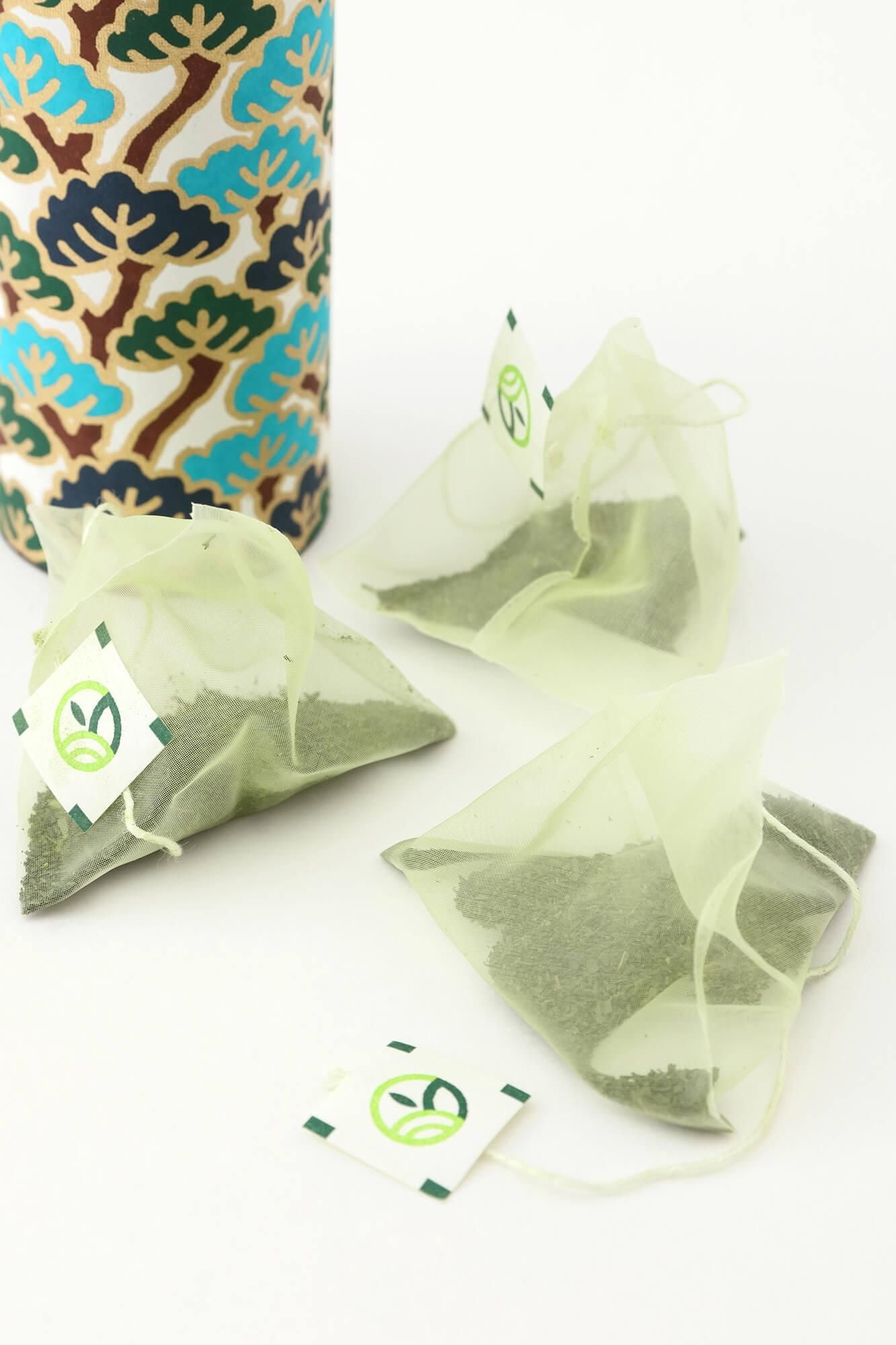 茶缶/松は松らしく