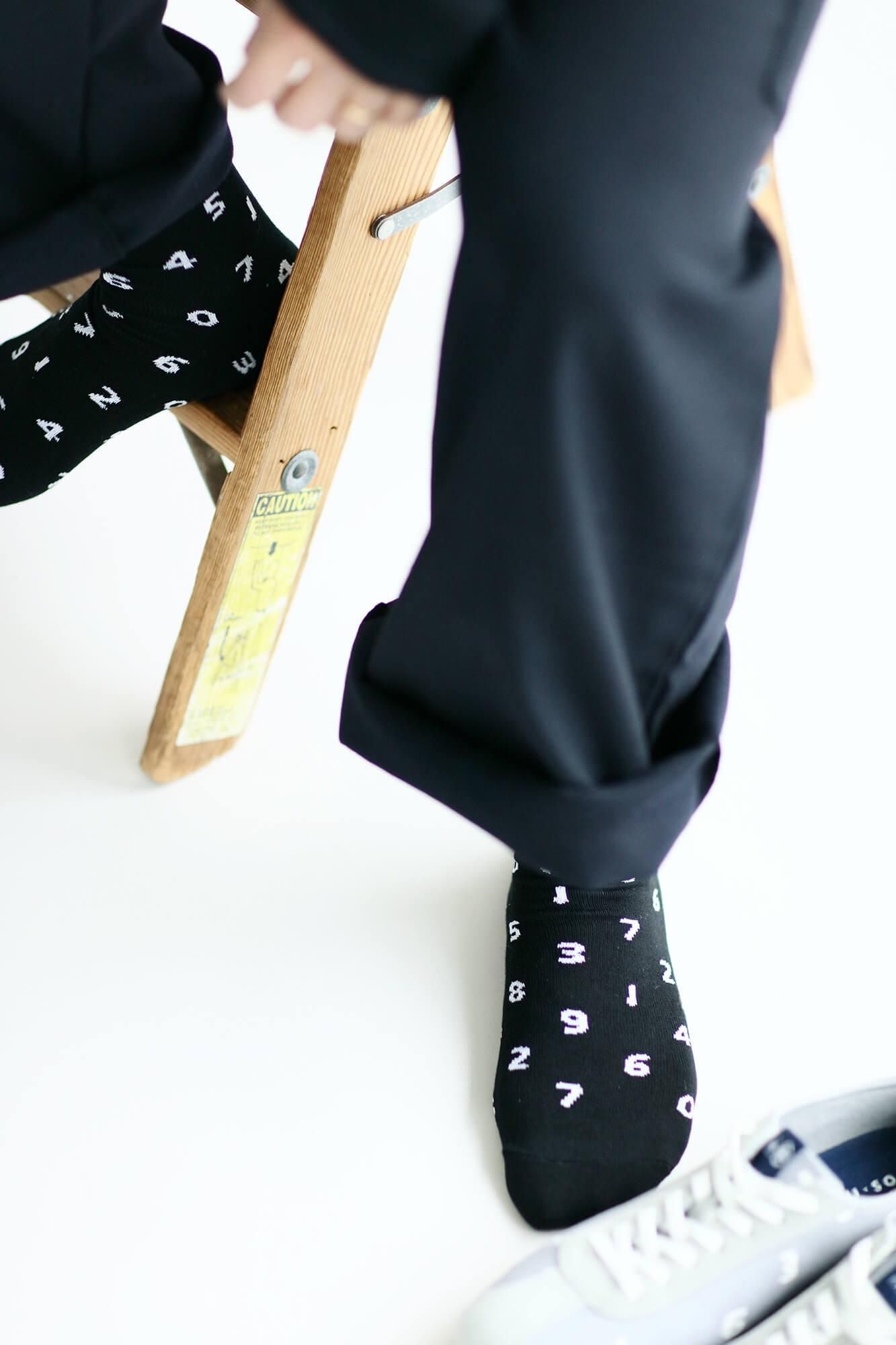 Round Toe Tabi Socks (Mid-calf)/SO-SU-U Black×White