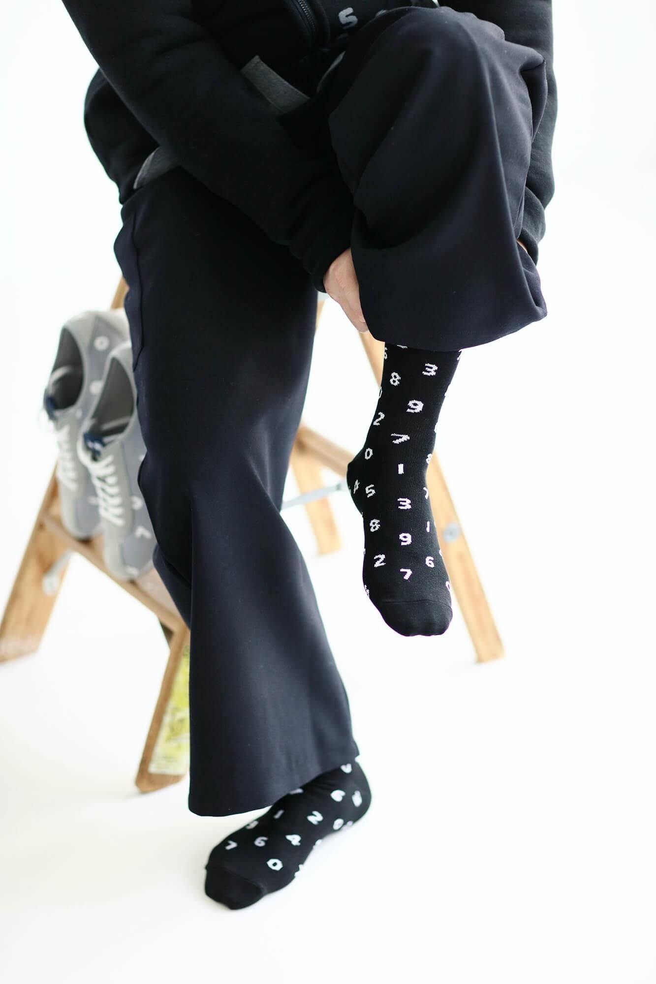 Round Toe Tabi Socks (Mid-calf)/SO-SU-U Black×White