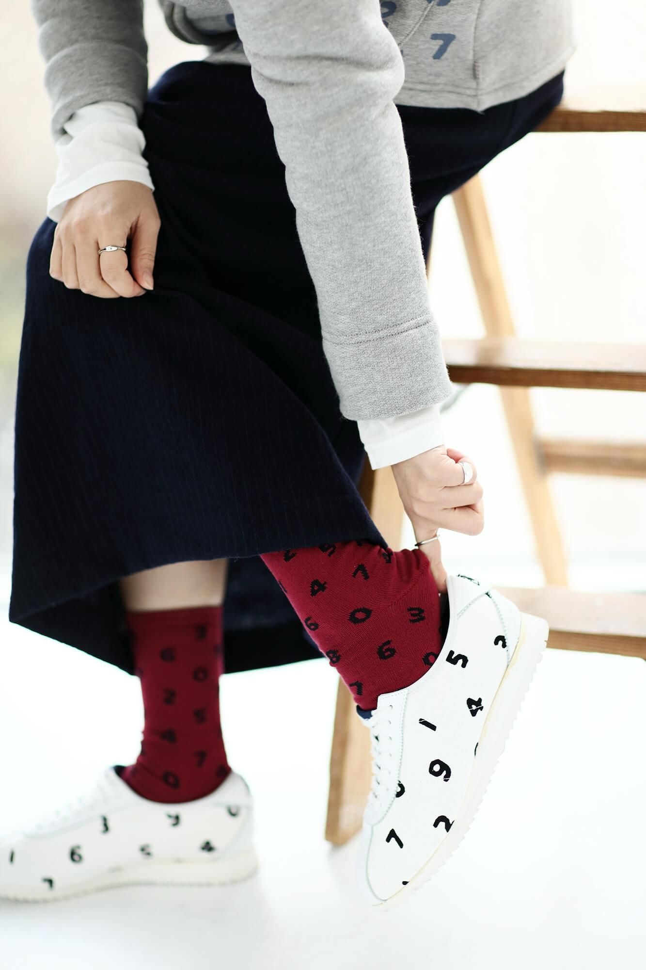 Round Toe Tabi Socks (Mid-calf)/SO-SU-U Dark Red